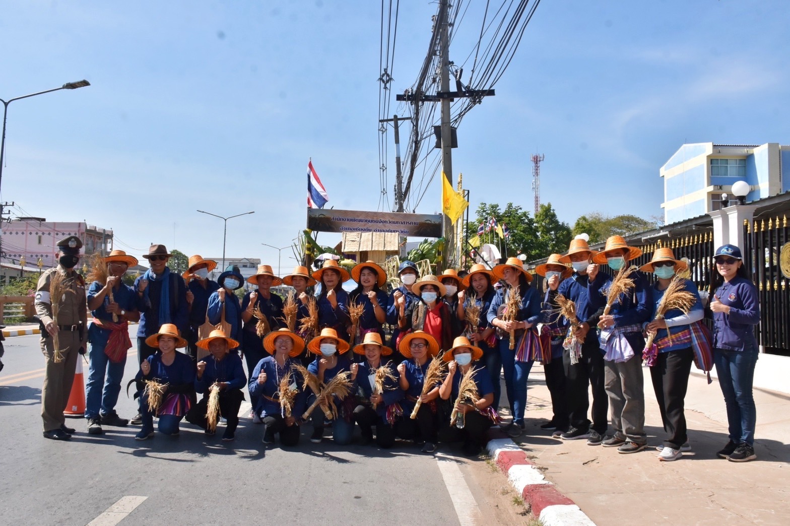 พช.มหาสารคาม ยกทัพ ภาคี เครือข่าย ร่วมแสดงขบวนแห่วันเปิดงานประเพณีบุญเบิกฟ้าและงานกาชาดจังหวัดมหาสารคาม ประจำปี 2566
