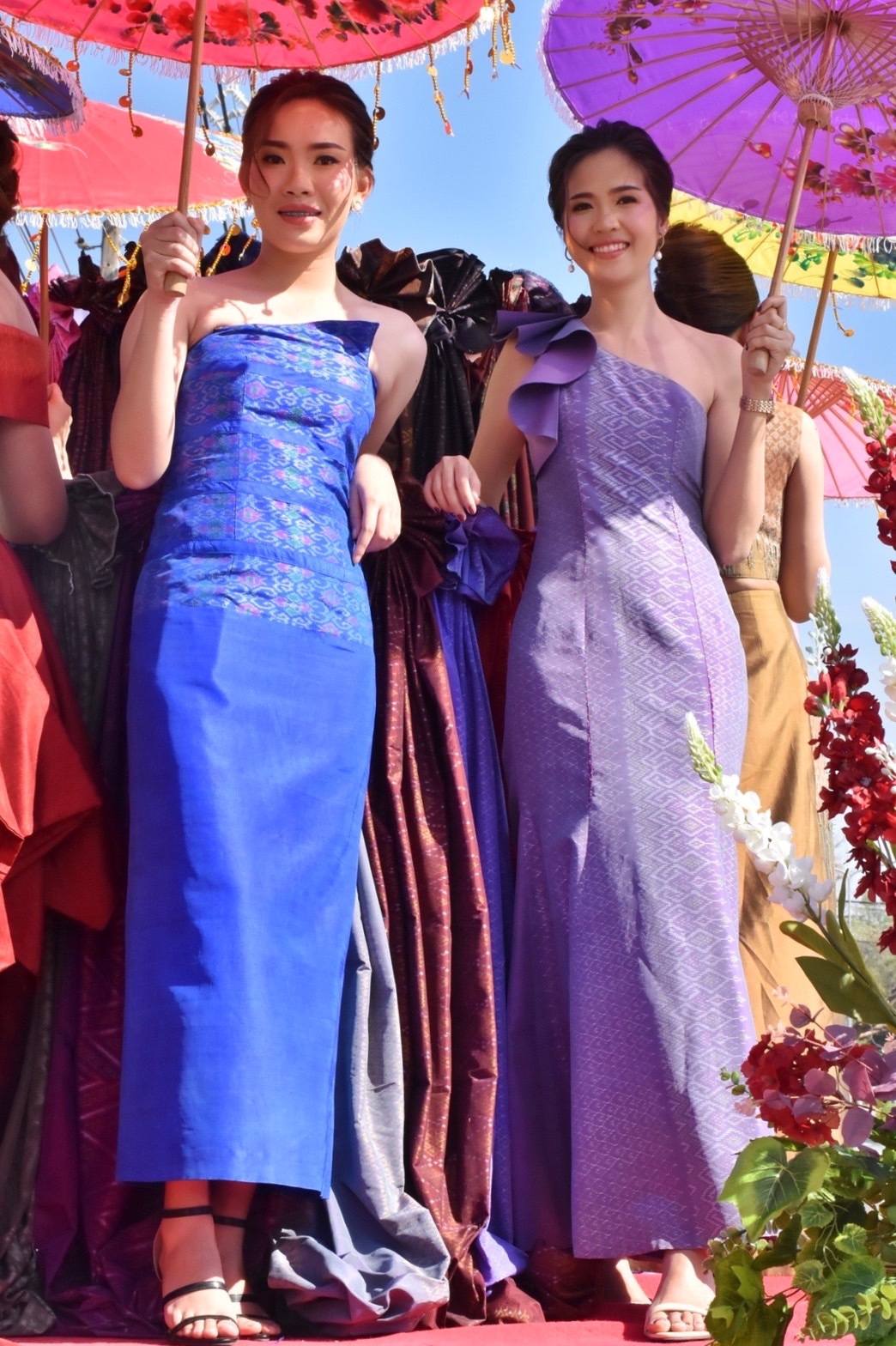 พช.มหาสารคาม ยกทัพ ภาคี เครือข่าย ร่วมแสดงขบวนแห่วันเปิดงานประเพณีบุญเบิกฟ้าและงานกาชาดจังหวัดมหาสารคาม ประจำปี 2566