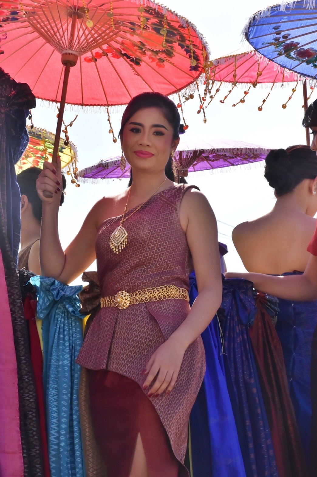 พช.มหาสารคาม ยกทัพ ภาคี เครือข่าย ร่วมแสดงขบวนแห่วันเปิดงานประเพณีบุญเบิกฟ้าและงานกาชาดจังหวัดมหาสารคาม ประจำปี 2566