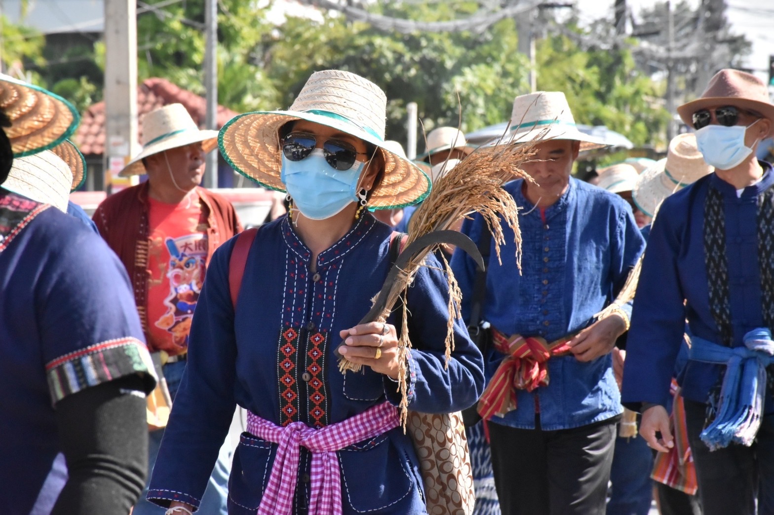 พช.มหาสารคาม ยกทัพ ภาคี เครือข่าย ร่วมแสดงขบวนแห่วันเปิดงานประเพณีบุญเบิกฟ้าและงานกาชาดจังหวัดมหาสารคาม ประจำปี 2566