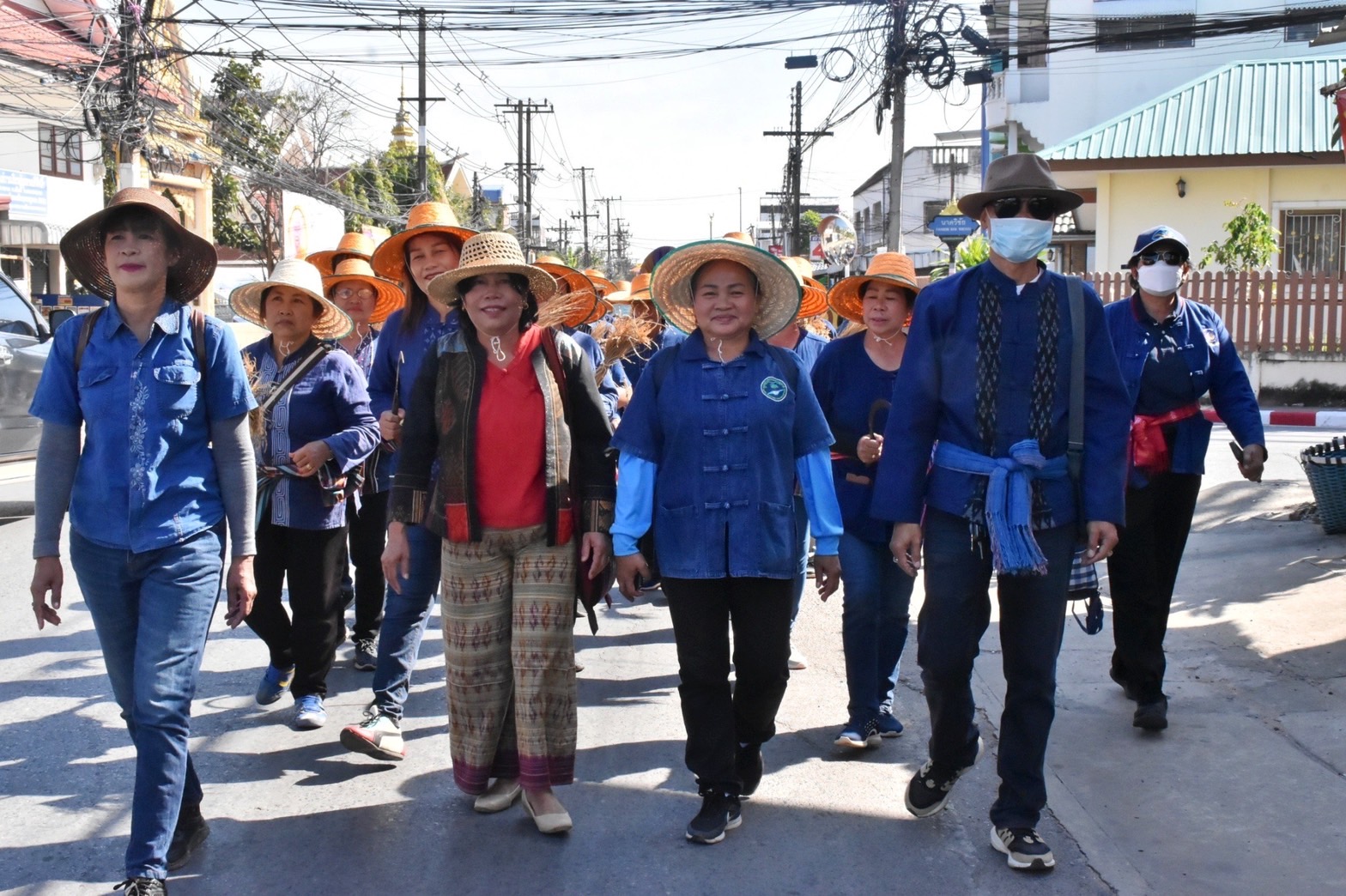 พช.มหาสารคาม ยกทัพ ภาคี เครือข่าย ร่วมแสดงขบวนแห่วันเปิดงานประเพณีบุญเบิกฟ้าและงานกาชาดจังหวัดมหาสารคาม ประจำปี 2566