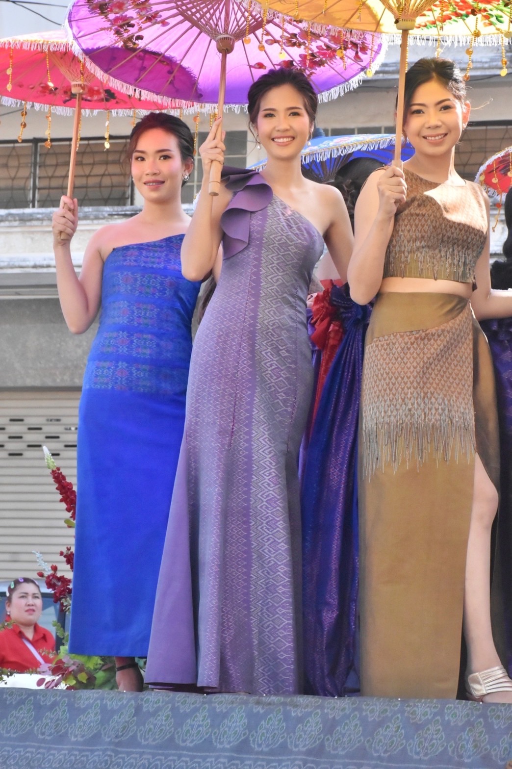 พช.มหาสารคาม ยกทัพ ภาคี เครือข่าย ร่วมแสดงขบวนแห่วันเปิดงานประเพณีบุญเบิกฟ้าและงานกาชาดจังหวัดมหาสารคาม ประจำปี 2566