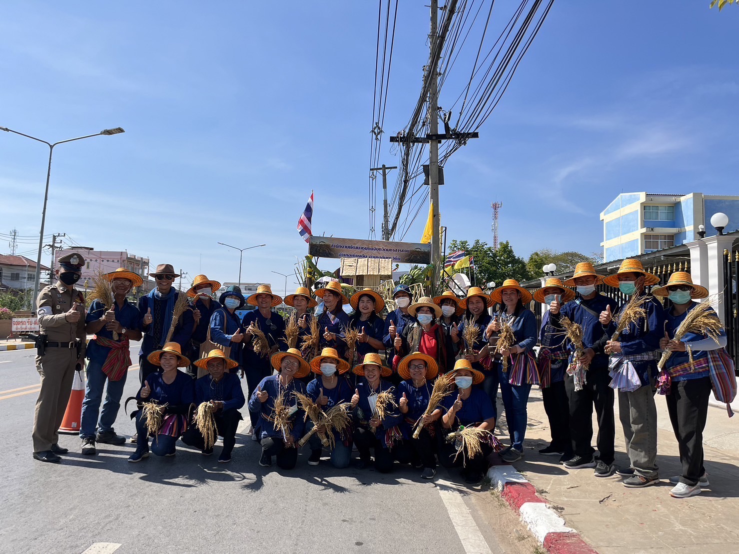 พช.มหาสารคาม ยกทัพ ภาคี เครือข่าย ร่วมแสดงขบวนแห่วันเปิดงานประเพณีบุญเบิกฟ้าและงานกาชาดจังหวัดมหาสารคาม ประจำปี 2566