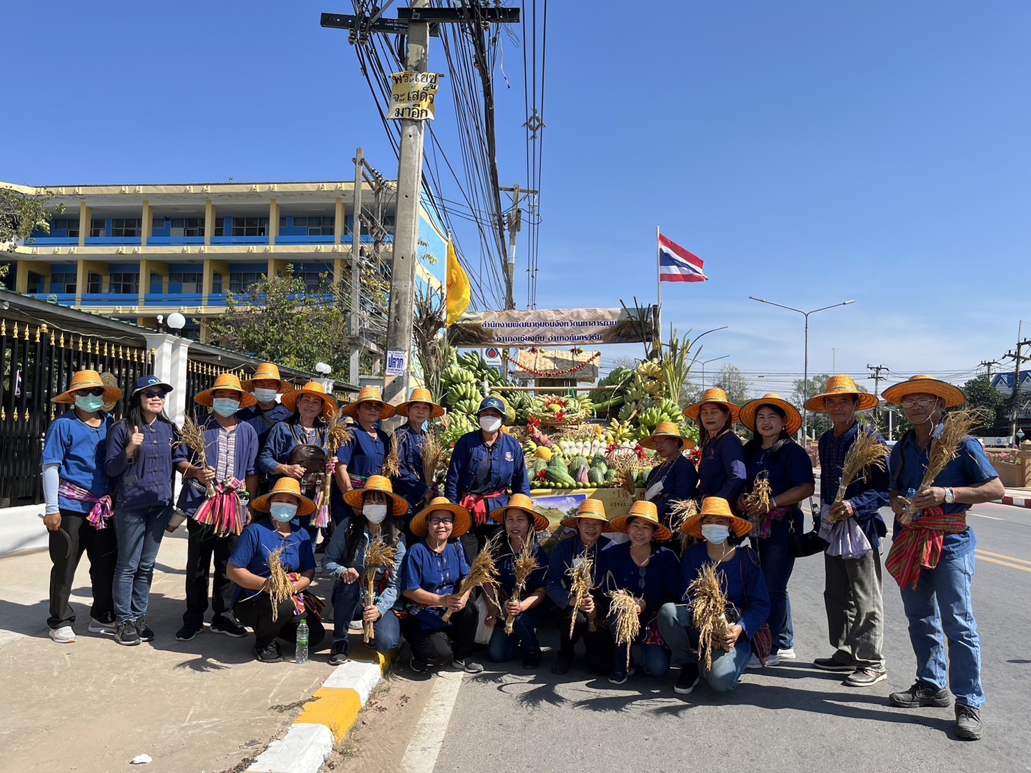 พช.มหาสารคาม ยกทัพ ภาคี เครือข่าย ร่วมแสดงขบวนแห่วันเปิดงานประเพณีบุญเบิกฟ้าและงานกาชาดจังหวัดมหาสารคาม ประจำปี 2566