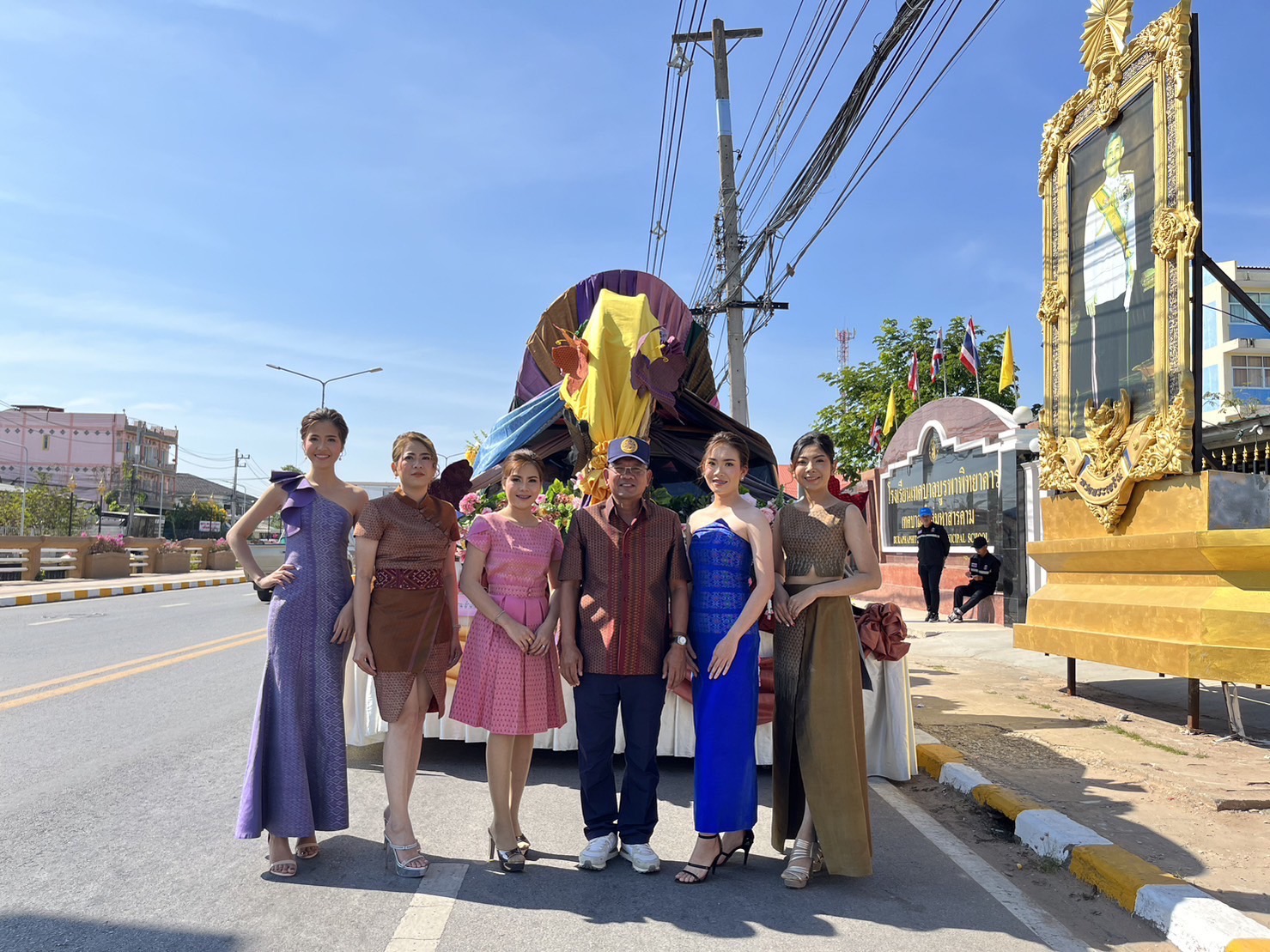 พช.มหาสารคาม ยกทัพ ภาคี เครือข่าย ร่วมแสดงขบวนแห่วันเปิดงานประเพณีบุญเบิกฟ้าและงานกาชาดจังหวัดมหาสารคาม ประจำปี 2566