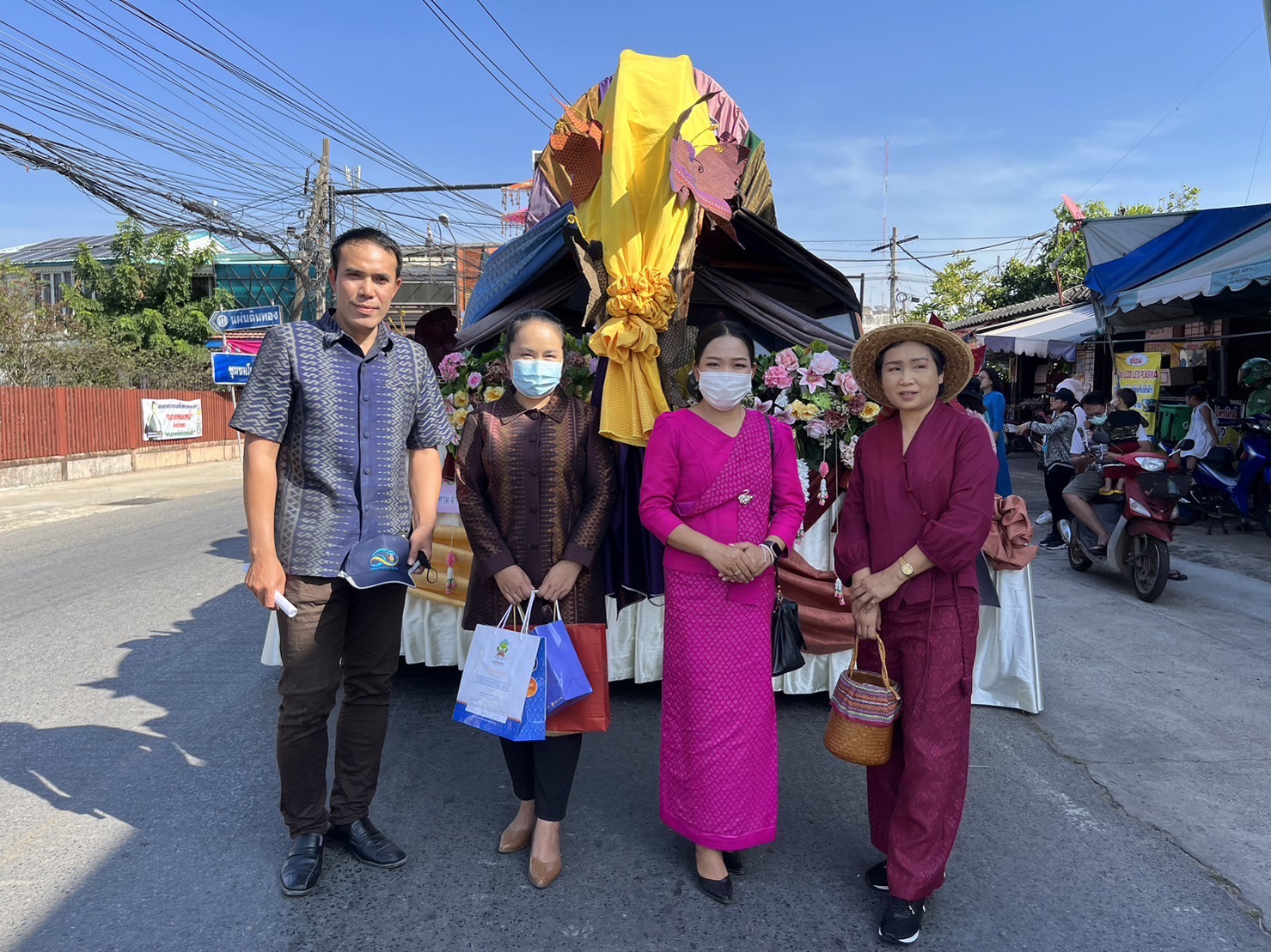 พช.มหาสารคาม ยกทัพ ภาคี เครือข่าย ร่วมแสดงขบวนแห่วันเปิดงานประเพณีบุญเบิกฟ้าและงานกาชาดจังหวัดมหาสารคาม ประจำปี 2566