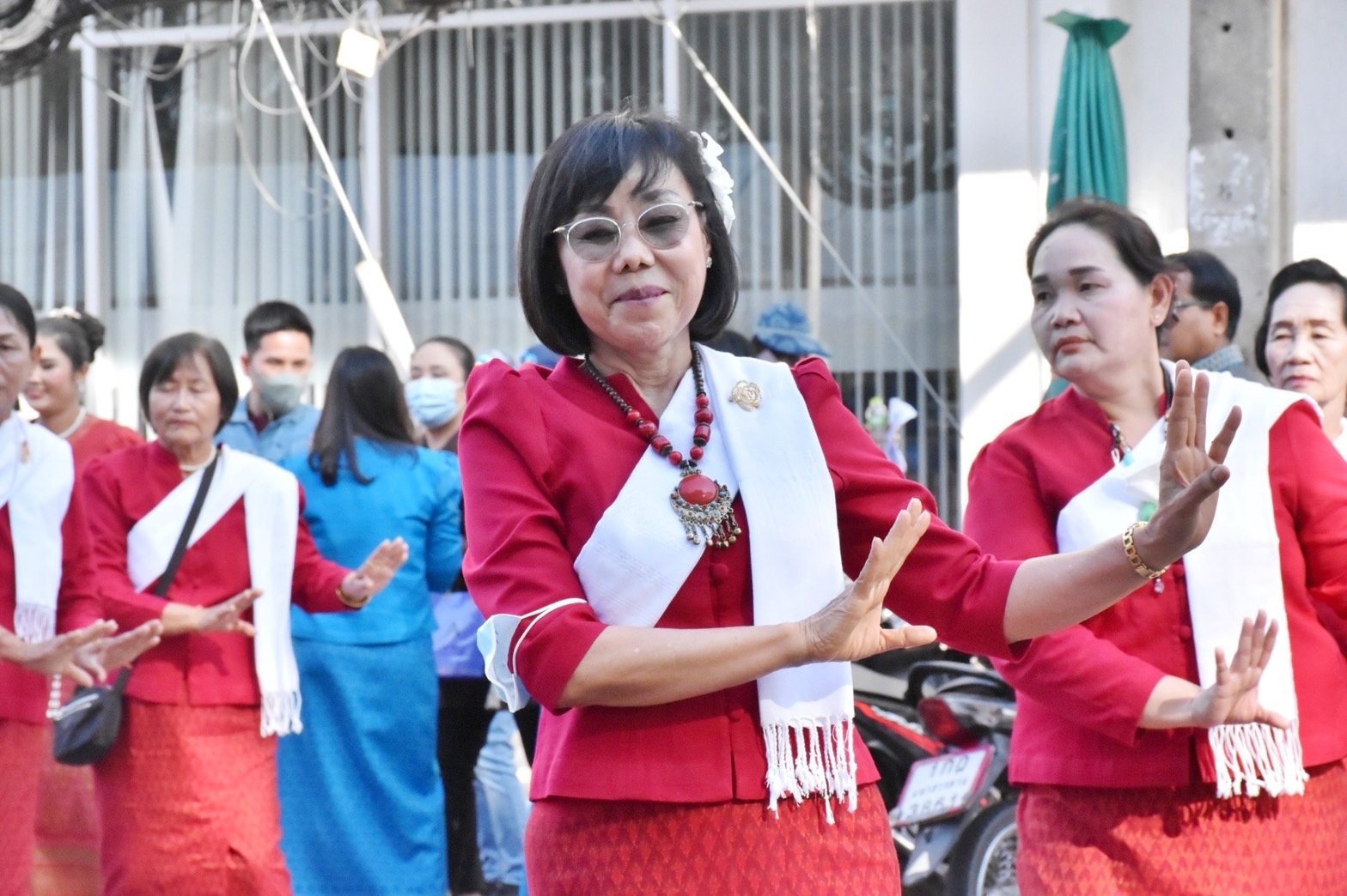 พช.มหาสารคาม ยกทัพ ภาคี เครือข่าย ร่วมแสดงขบวนแห่วันเปิดงานประเพณีบุญเบิกฟ้าและงานกาชาดจังหวัดมหาสารคาม ประจำปี 2566