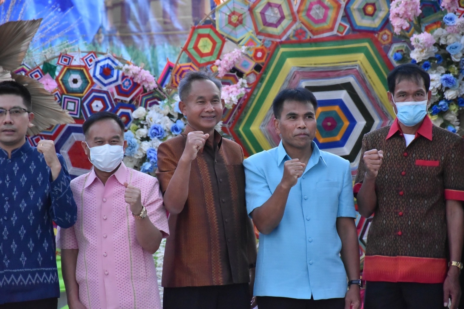 เปิดแล้ว!! งานกาชาดจังหวัดมหาสารคาม ประจำปี 2566 พช.มหาสารคาม นำสินค้า OTOP ร่วมจัดแสดง และ จำหน่ายกว่า 10 กลุ่ม กระตุ้นเศรษฐกิจฐานราก วันแรกโกยรายได้กว่าสองแสนบาท
