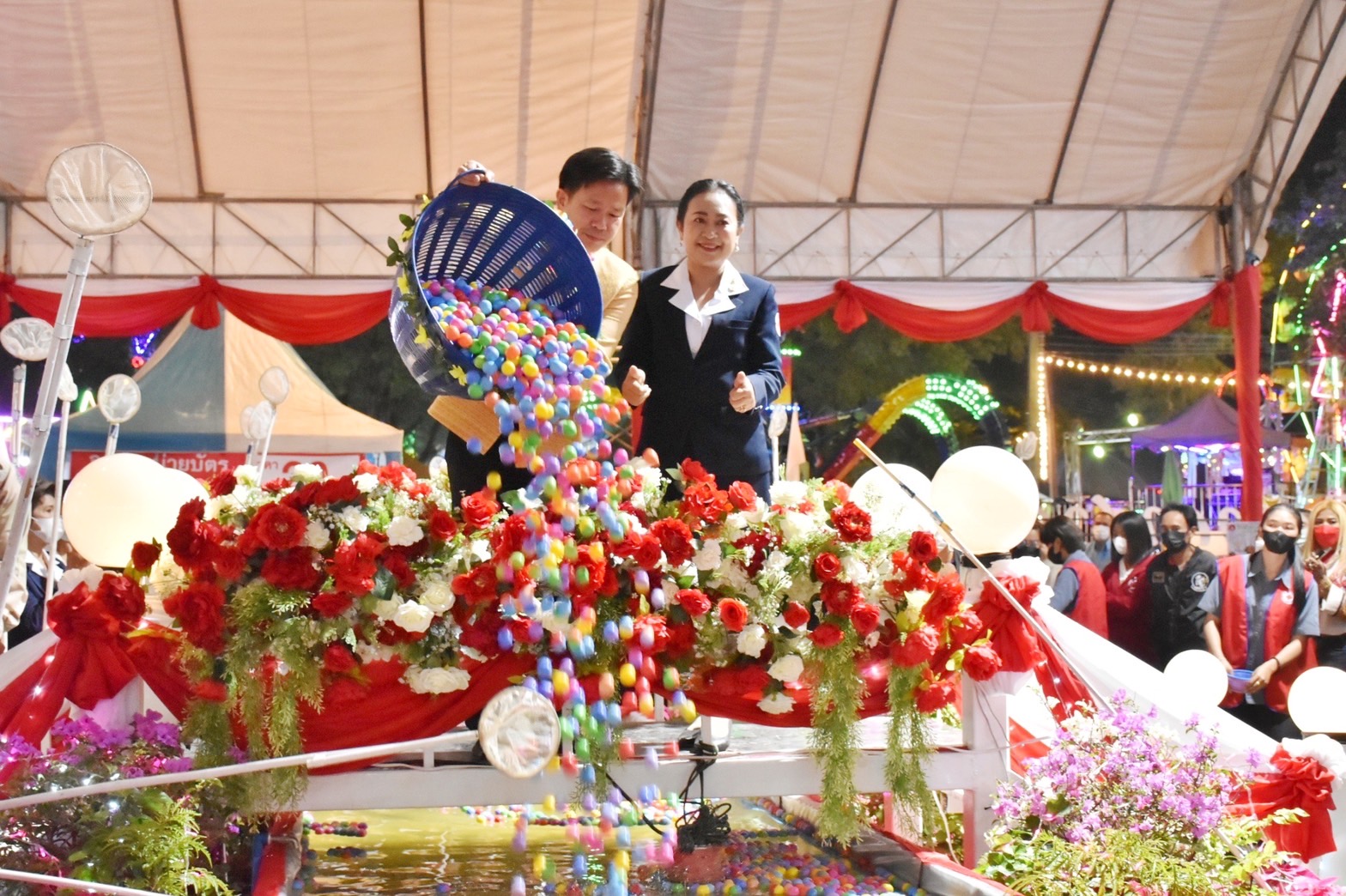 เปิดแล้ว!! งานกาชาดจังหวัดมหาสารคาม ประจำปี 2566 พช.มหาสารคาม นำสินค้า OTOP ร่วมจัดแสดง และ จำหน่ายกว่า 10 กลุ่ม กระตุ้นเศรษฐกิจฐานราก วันแรกโกยรายได้กว่าสองแสนบาท