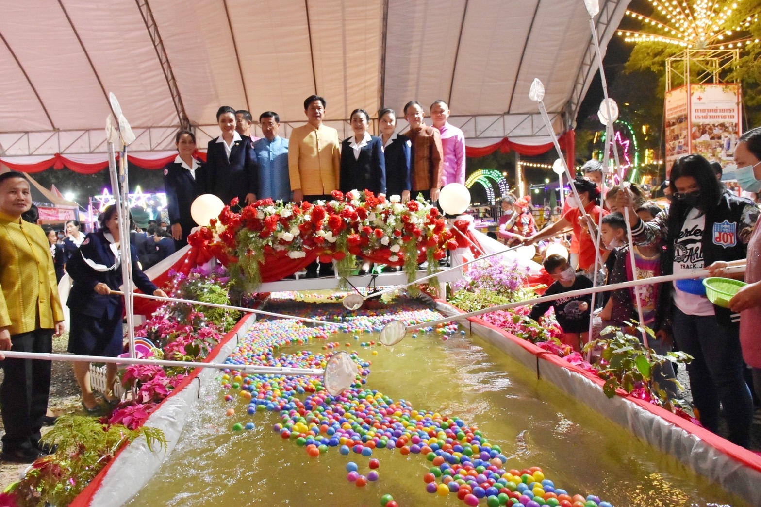 เปิดแล้ว!! งานกาชาดจังหวัดมหาสารคาม ประจำปี 2566 พช.มหาสารคาม นำสินค้า OTOP ร่วมจัดแสดง และ จำหน่ายกว่า 10 กลุ่ม กระตุ้นเศรษฐกิจฐานราก วันแรกโกยรายได้กว่าสองแสนบาท