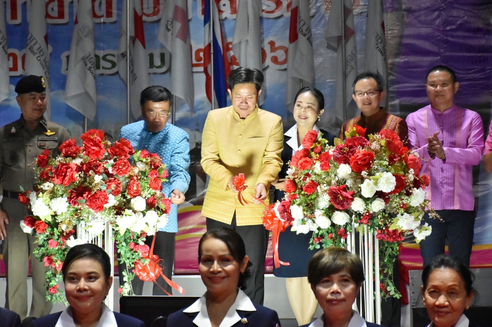 เปิดแล้ว!! งานกาชาดจังหวัดมหาสารคาม ประจำปี 2566 พช.มหาสารคาม นำสินค้า OTOP ร่วมจัดแสดง และ จำหน่ายกว่า 10 กลุ่ม กระตุ้นเศรษฐกิจฐานราก วันแรกโกยรายได้กว่าสองแสนบาท
