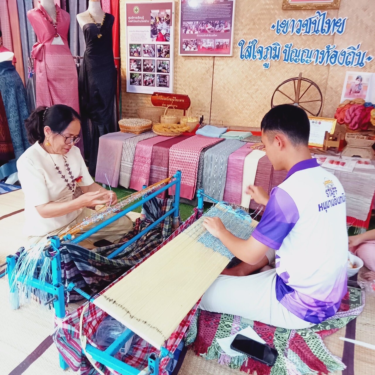 เปิดแล้ว!! งานกาชาดจังหวัดมหาสารคาม ประจำปี 2566 พช.มหาสารคาม นำสินค้า OTOP ร่วมจัดแสดง และ จำหน่ายกว่า 10 กลุ่ม กระตุ้นเศรษฐกิจฐานราก วันแรกโกยรายได้กว่าสองแสนบาท