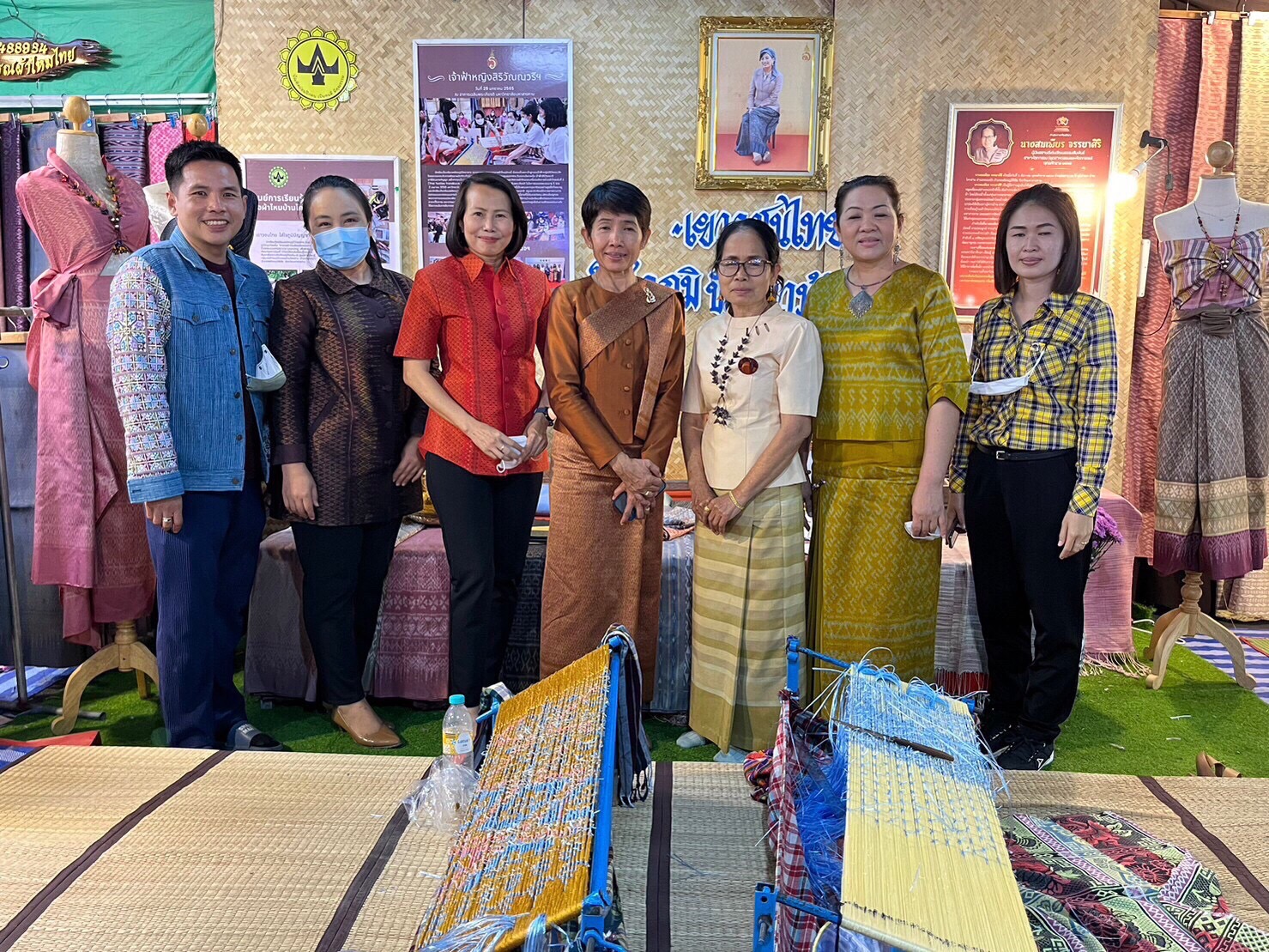 เปิดแล้ว!! งานกาชาดจังหวัดมหาสารคาม ประจำปี 2566 พช.มหาสารคาม นำสินค้า OTOP ร่วมจัดแสดง และ จำหน่ายกว่า 10 กลุ่ม กระตุ้นเศรษฐกิจฐานราก วันแรกโกยรายได้กว่าสองแสนบาท