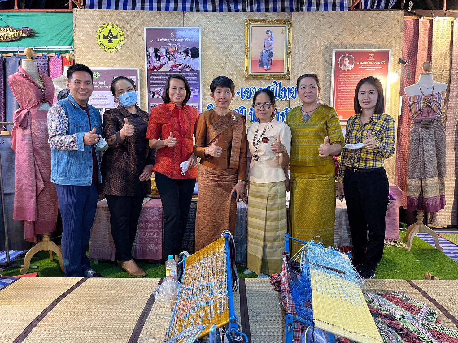 เปิดแล้ว!! งานกาชาดจังหวัดมหาสารคาม ประจำปี 2566 พช.มหาสารคาม นำสินค้า OTOP ร่วมจัดแสดง และ จำหน่ายกว่า 10 กลุ่ม กระตุ้นเศรษฐกิจฐานราก วันแรกโกยรายได้กว่าสองแสนบาท