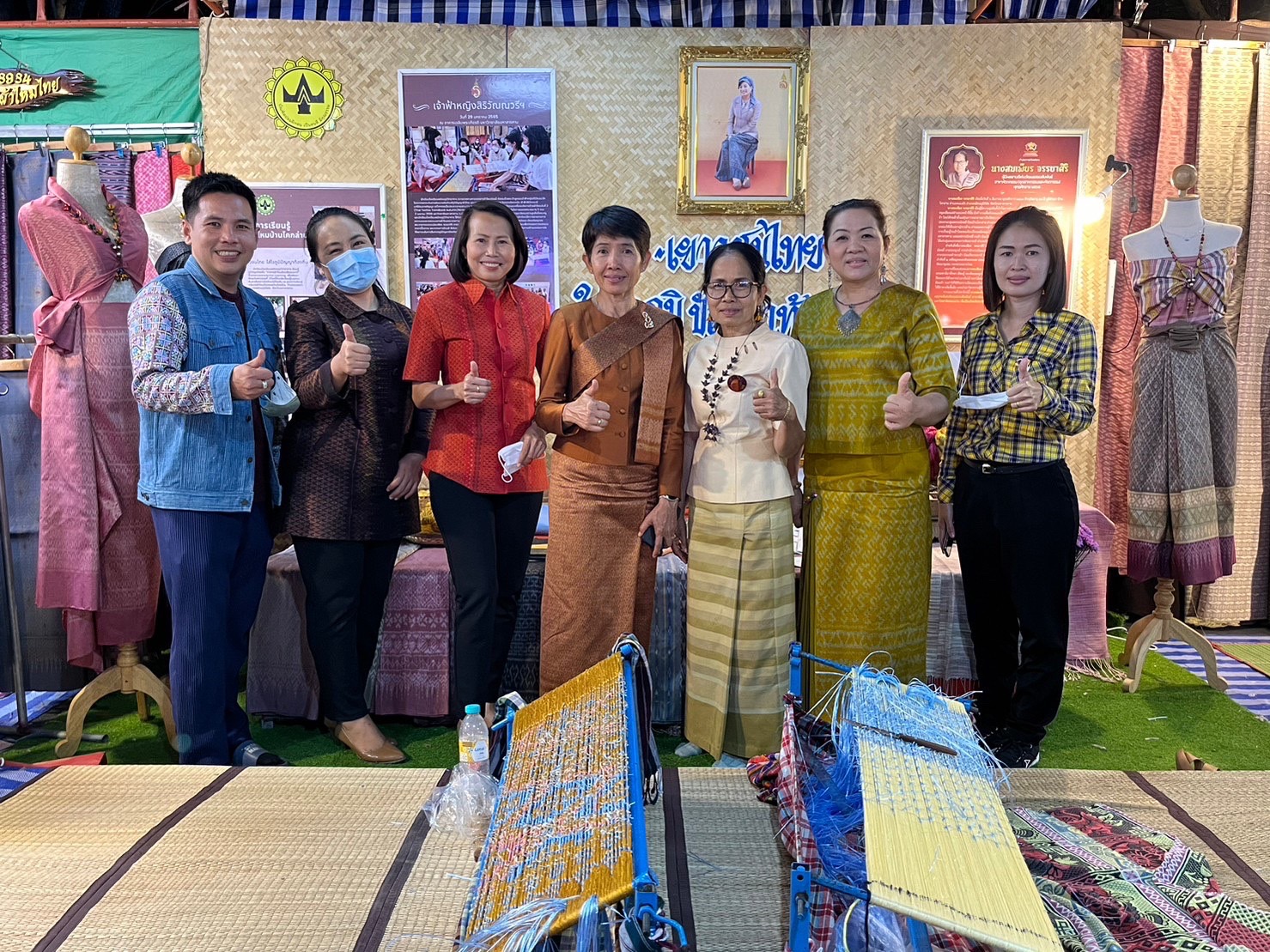 เปิดแล้ว!! งานกาชาดจังหวัดมหาสารคาม ประจำปี 2566 พช.มหาสารคาม นำสินค้า OTOP ร่วมจัดแสดง และ จำหน่ายกว่า 10 กลุ่ม กระตุ้นเศรษฐกิจฐานราก วันแรกโกยรายได้กว่าสองแสนบาท