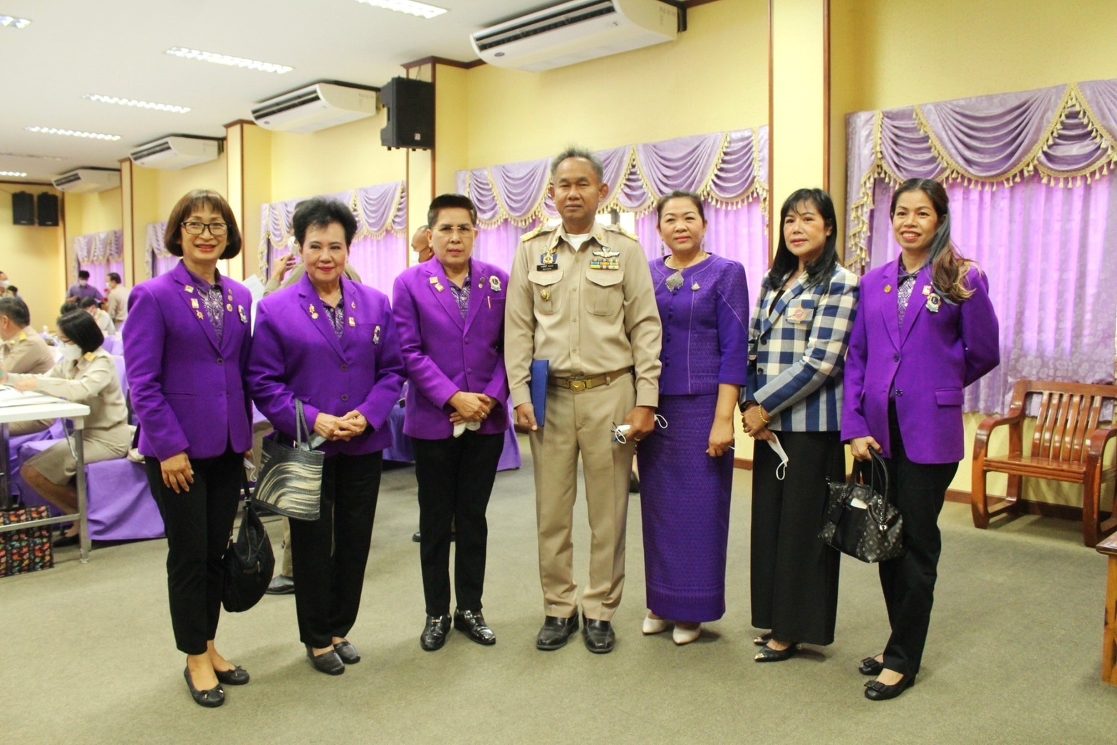 จังหวัดมหาสารคาม มอบเงินรายได้จากการจัดงานราตรีเส้นสายลายผ้ามหาสารคาม ประจำปี 2566  ให้สำนักงานเหล่ากาชาดจังหวัดมหาสารคามนำไปใช้ประโยชน์ในกิจกรรมการกุศลช่วยเหลือบรรเทาความเดือดร้อน ให้กับประชาชน