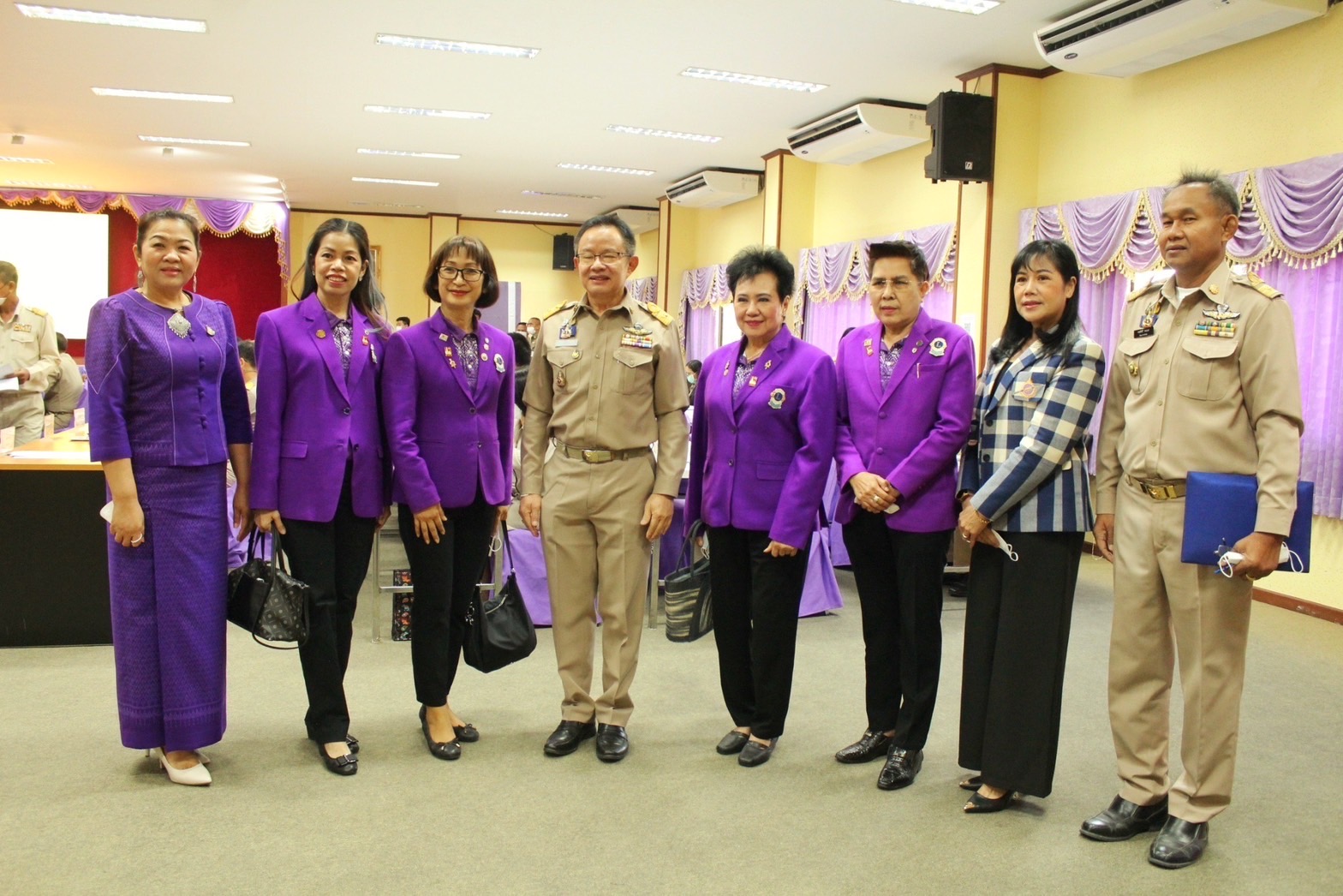 จังหวัดมหาสารคาม มอบเงินรายได้จากการจัดงานราตรีเส้นสายลายผ้ามหาสารคาม ประจำปี 2566  ให้สำนักงานเหล่ากาชาดจังหวัดมหาสารคามนำไปใช้ประโยชน์ในกิจกรรมการกุศลช่วยเหลือบรรเทาความเดือดร้อน ให้กับประชาชน