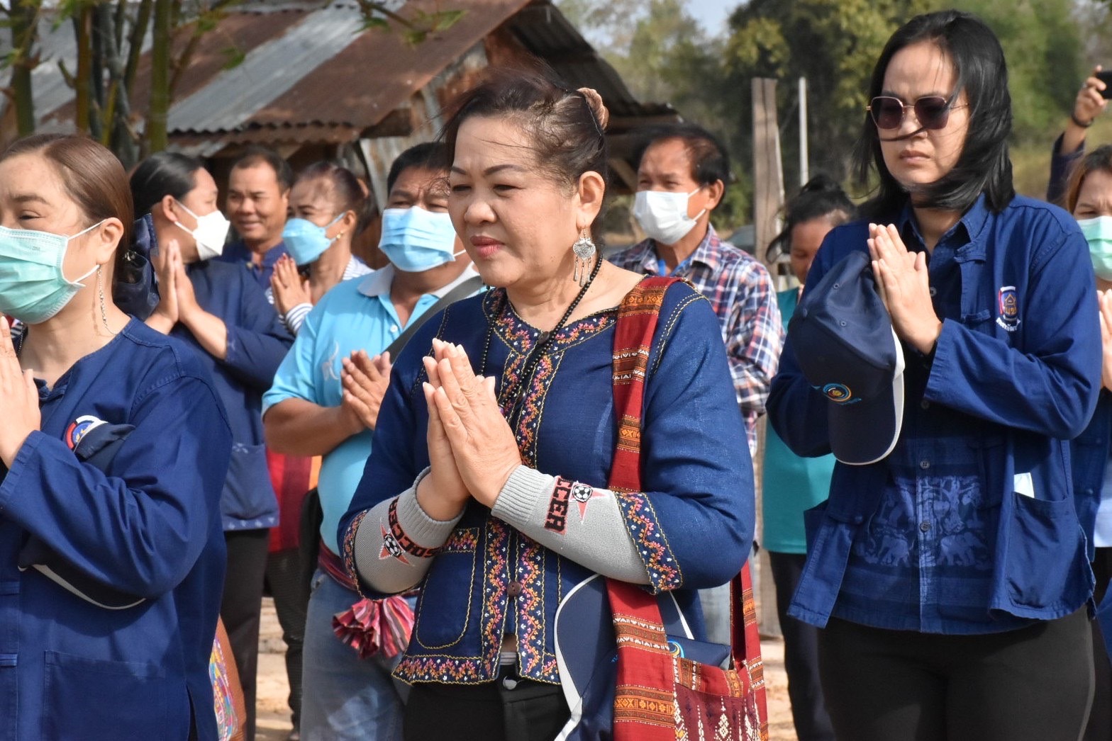 สพจ.มหาสารคาม ร่วมกับ สพอ.กันทรวิชัย และภาคีเครือข่ายโคกหนองนา จัดกิจกรรมเอามื้อสามัคคี โคก หนอง นา พช. ณ แปลงโคกหนองนา อำเภอกันทรวิชัย