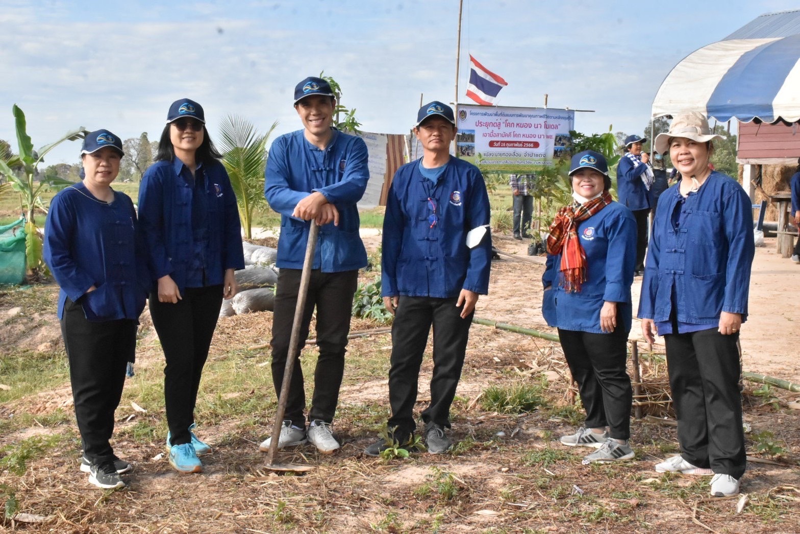 สพจ.มหาสารคาม ร่วมกับ สพอ.กันทรวิชัย และภาคีเครือข่ายโคกหนองนา จัดกิจกรรมเอามื้อสามัคคี โคก หนอง นา พช. ณ แปลงโคกหนองนา อำเภอกันทรวิชัย