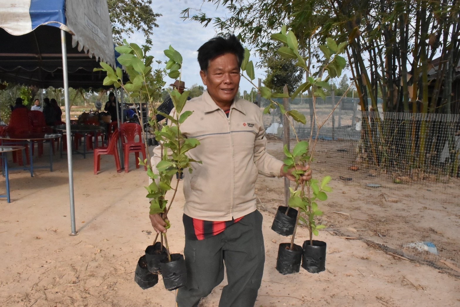 สพจ.มหาสารคาม ร่วมกับ สพอ.กันทรวิชัย และภาคีเครือข่ายโคกหนองนา จัดกิจกรรมเอามื้อสามัคคี โคก หนอง นา พช. ณ แปลงโคกหนองนา อำเภอกันทรวิชัย