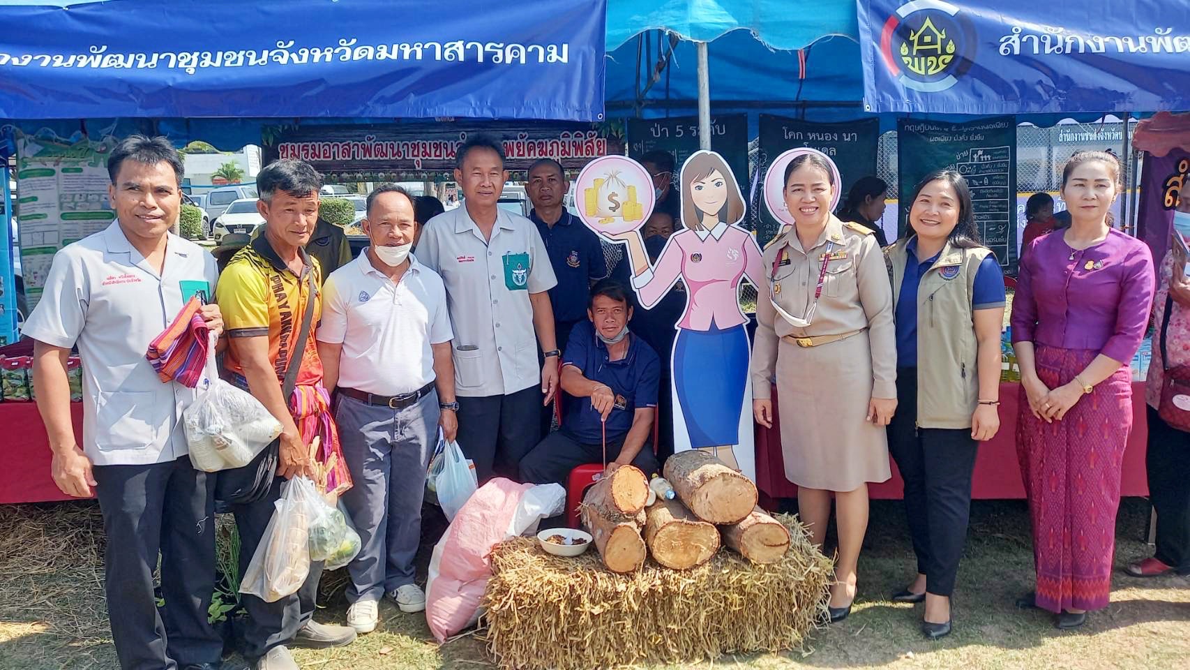 พช.มหาสารคาม ร่วมโครงการปกป้องและเชิดชูสถาบันพระมหากษัตริย์ และหน่วยบำบัดทุกข์ บำรุงสุข สร้างรอยยิ้มให้ประชาชน (จังหวัดเคลื่อนที่) อำเภอพยัคฆภูมิพิสัย