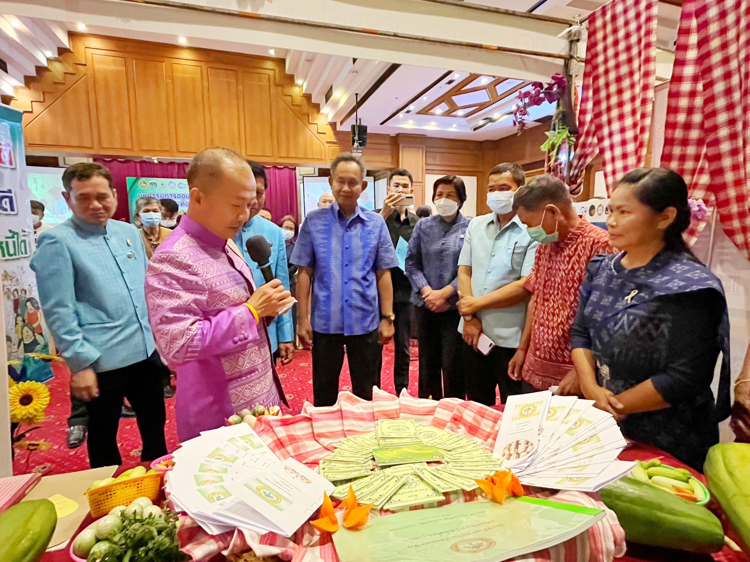 พช.มหาสารคาม เข้าร่วมจัดกิจกรรมมหกรรมการออมลดความเหลื่อมล้ำ (ระดับภูมิภาค) เขตตรวจราชการที่ 12 เนื่องในวาระครบรอบ 49 ปี วันคล้ายวันก่อตั้งกลุ่มออมทรัพย์เพื่อการผลิต