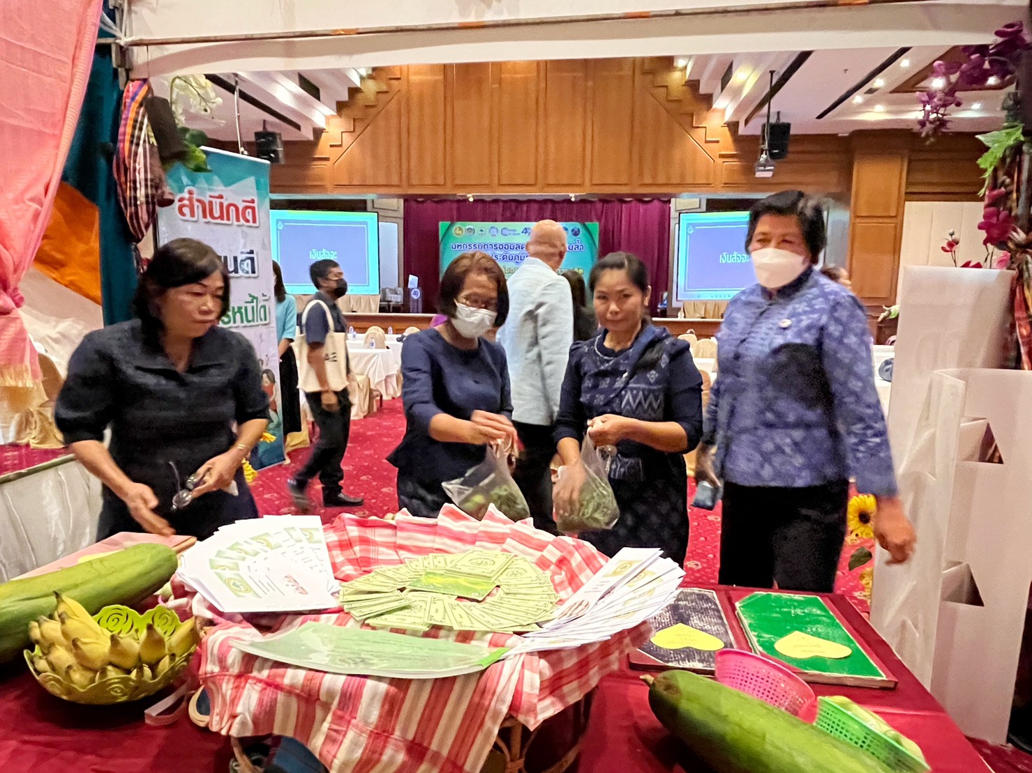 พช.มหาสารคาม เข้าร่วมจัดกิจกรรมมหกรรมการออมลดความเหลื่อมล้ำ (ระดับภูมิภาค) เขตตรวจราชการที่ 12 เนื่องในวาระครบรอบ 49 ปี วันคล้ายวันก่อตั้งกลุ่มออมทรัพย์เพื่อการผลิต