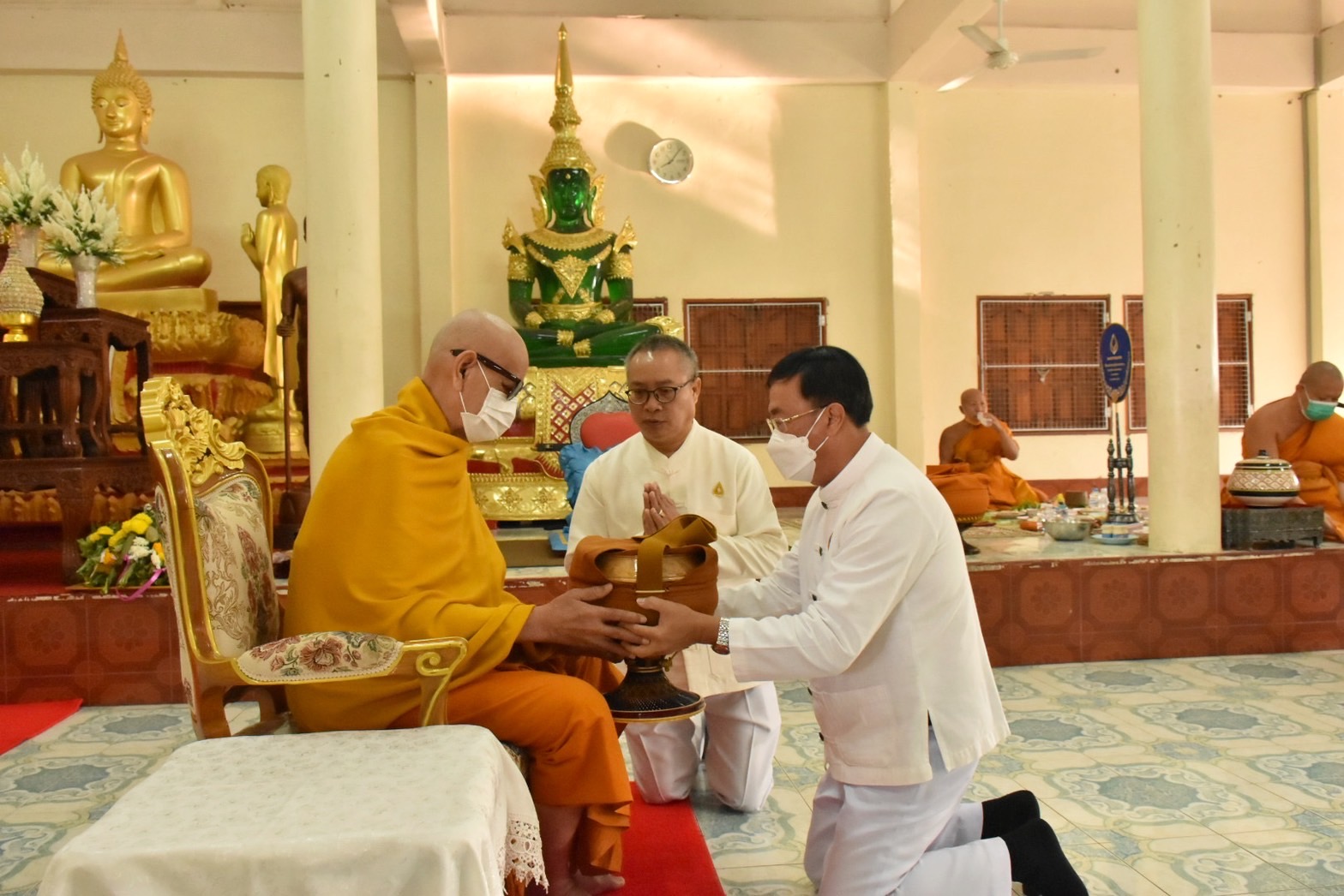 พช.มหาสารคาม ร่วมพิธีทำบุญตักบาตร เนื่องในวันมาฆบูชา ประจำปีพุทธศักราช 2566