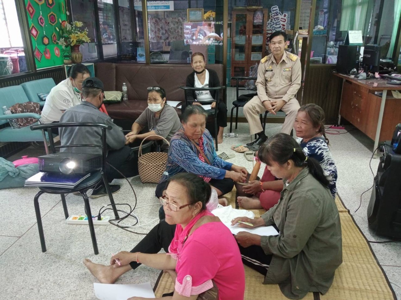 พช.มหาสารคาม พร้อมครัวเรือนเป้าหมาย เข้าร่วมโครงการฝึกอาชีพประชาชนพัฒนาคนทุกช่วงวัยตามหลักปรัชญาของเศรษฐกิจพอเพียง ผ่านทางระบบ Zoom Cloud Meeting