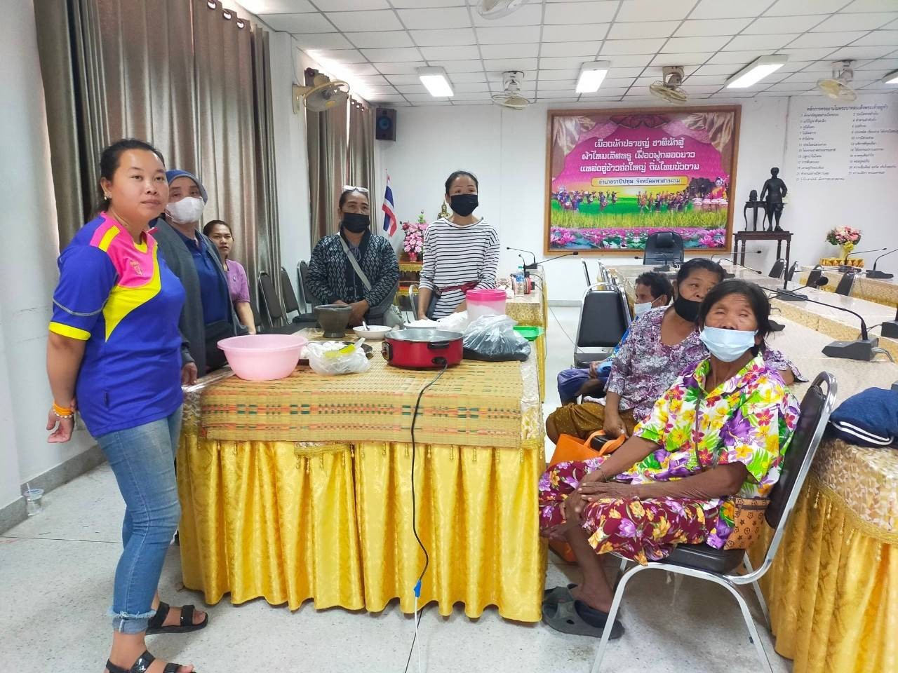 พช.มหาสารคาม พร้อมครัวเรือนเป้าหมาย เข้าร่วมโครงการฝึกอาชีพประชาชนพัฒนาคนทุกช่วงวัยตามหลักปรัชญาของเศรษฐกิจพอเพียง ผ่านทางระบบ Zoom Cloud Meeting