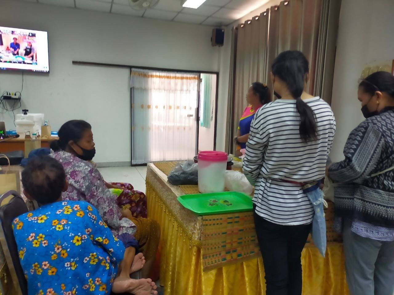 พช.มหาสารคาม พร้อมครัวเรือนเป้าหมาย เข้าร่วมโครงการฝึกอาชีพประชาชนพัฒนาคนทุกช่วงวัยตามหลักปรัชญาของเศรษฐกิจพอเพียง ผ่านทางระบบ Zoom Cloud Meeting