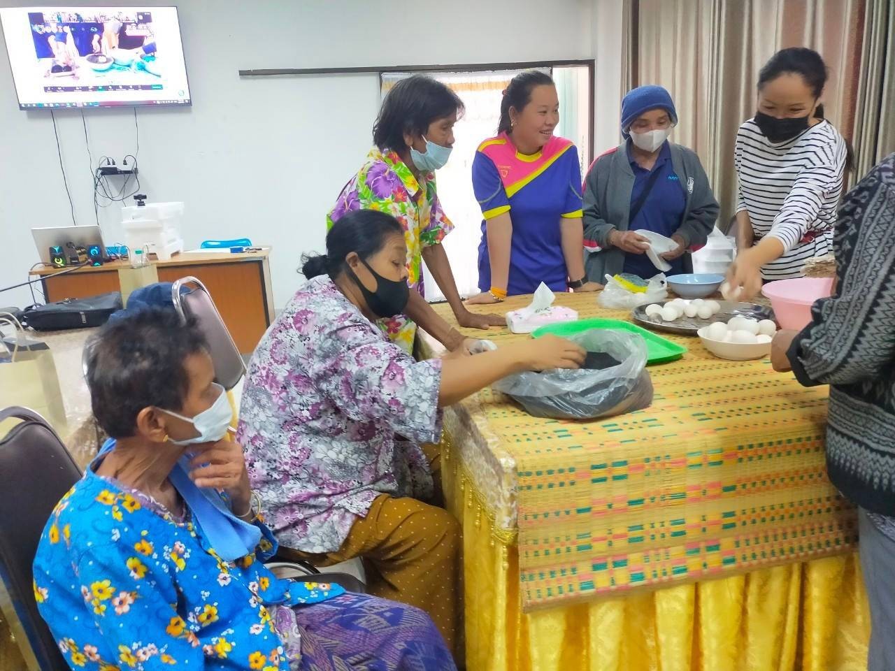 พช.มหาสารคาม พร้อมครัวเรือนเป้าหมาย เข้าร่วมโครงการฝึกอาชีพประชาชนพัฒนาคนทุกช่วงวัยตามหลักปรัชญาของเศรษฐกิจพอเพียง ผ่านทางระบบ Zoom Cloud Meeting