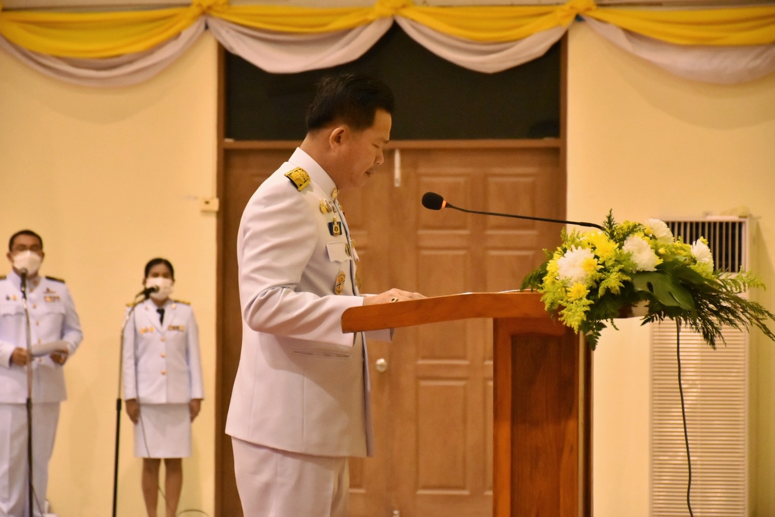 พช.มหาสารคาม ร่วมพิธีวางพานพุ่มดอกไม้ถวายราชสักการะ แด่ พระบาทสมเด็จพระบรมชนกาธิเบศร มหาภูมิพลอดุลยเดชมหาราช บรมนาถบพิตร เนื่องใน “วันมาตรฐานฝีมือแรงงานแห่งชาติ” ประจำปี 2566