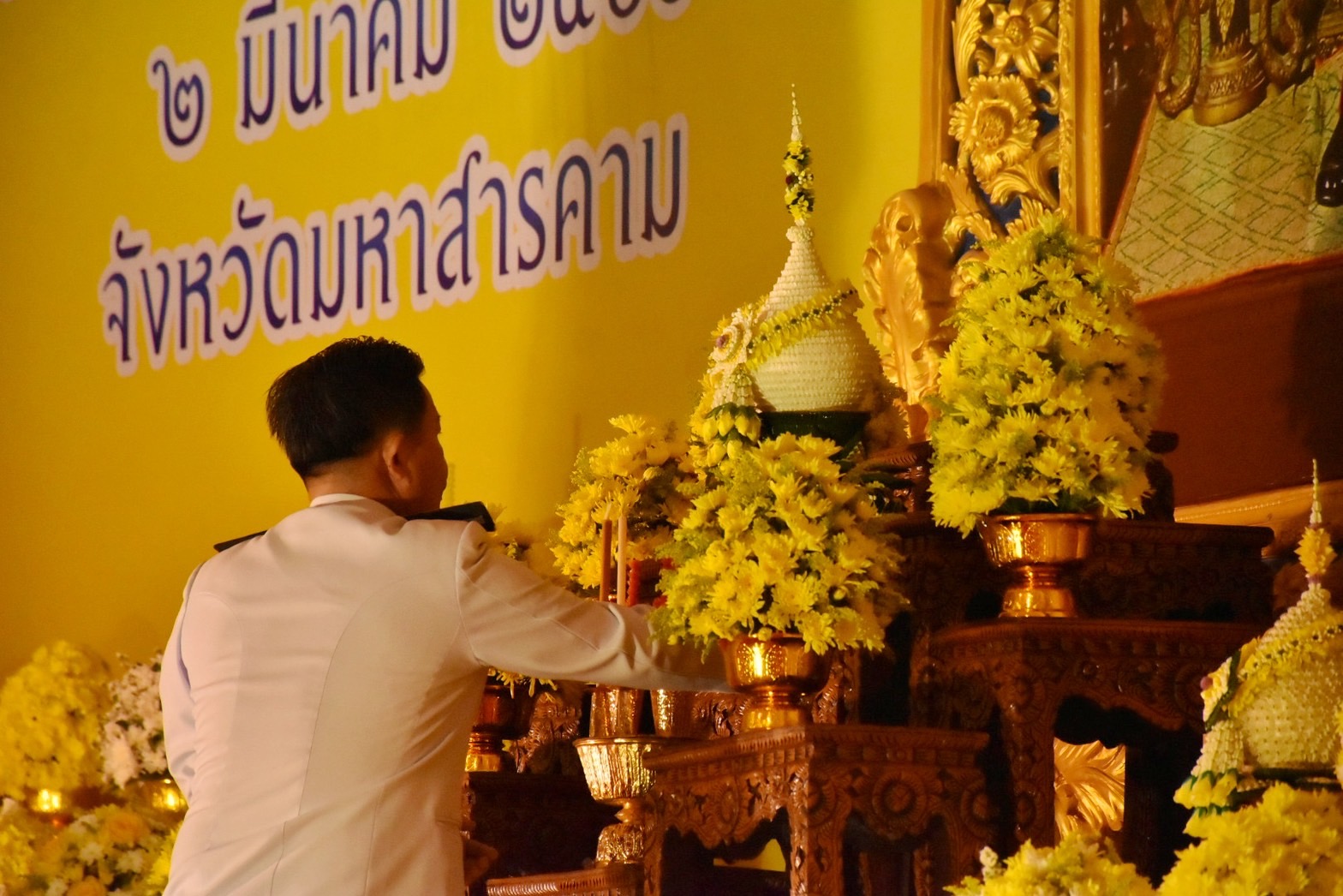 พช.มหาสารคาม ร่วมพิธีวางพานพุ่มดอกไม้ถวายราชสักการะ แด่ พระบาทสมเด็จพระบรมชนกาธิเบศร มหาภูมิพลอดุลยเดชมหาราช บรมนาถบพิตร เนื่องใน “วันมาตรฐานฝีมือแรงงานแห่งชาติ” ประจำปี 2566