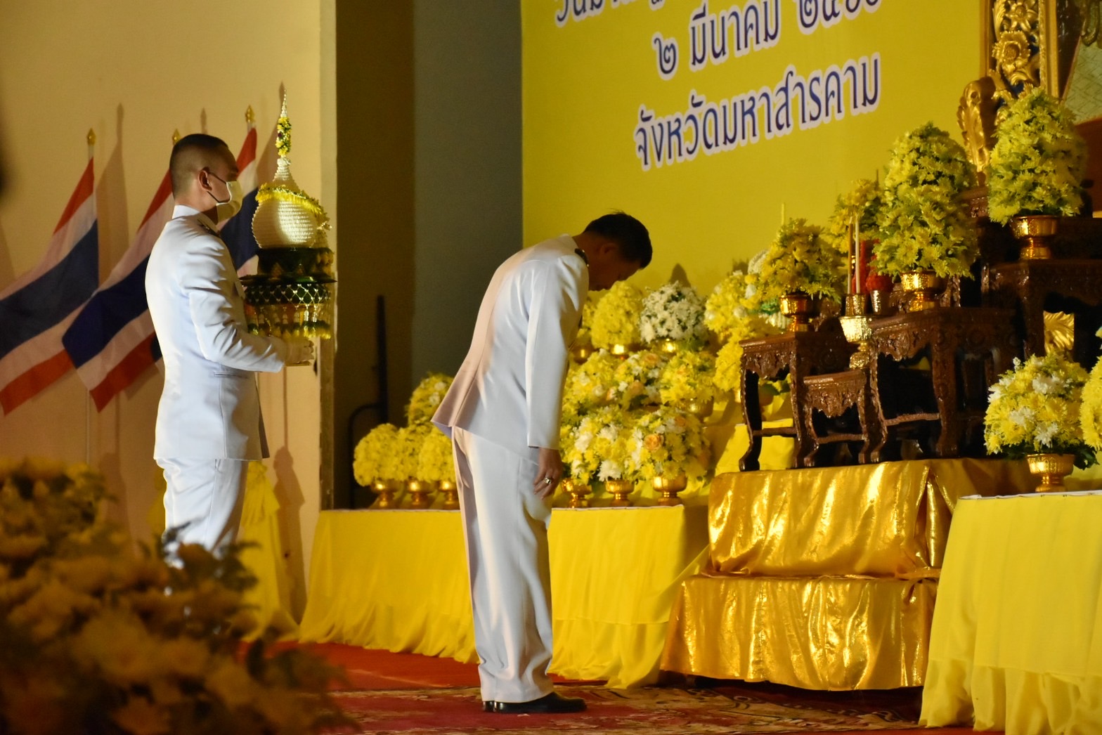 พช.มหาสารคาม ร่วมพิธีวางพานพุ่มดอกไม้ถวายราชสักการะ แด่ พระบาทสมเด็จพระบรมชนกาธิเบศร มหาภูมิพลอดุลยเดชมหาราช บรมนาถบพิตร เนื่องใน “วันมาตรฐานฝีมือแรงงานแห่งชาติ” ประจำปี 2566