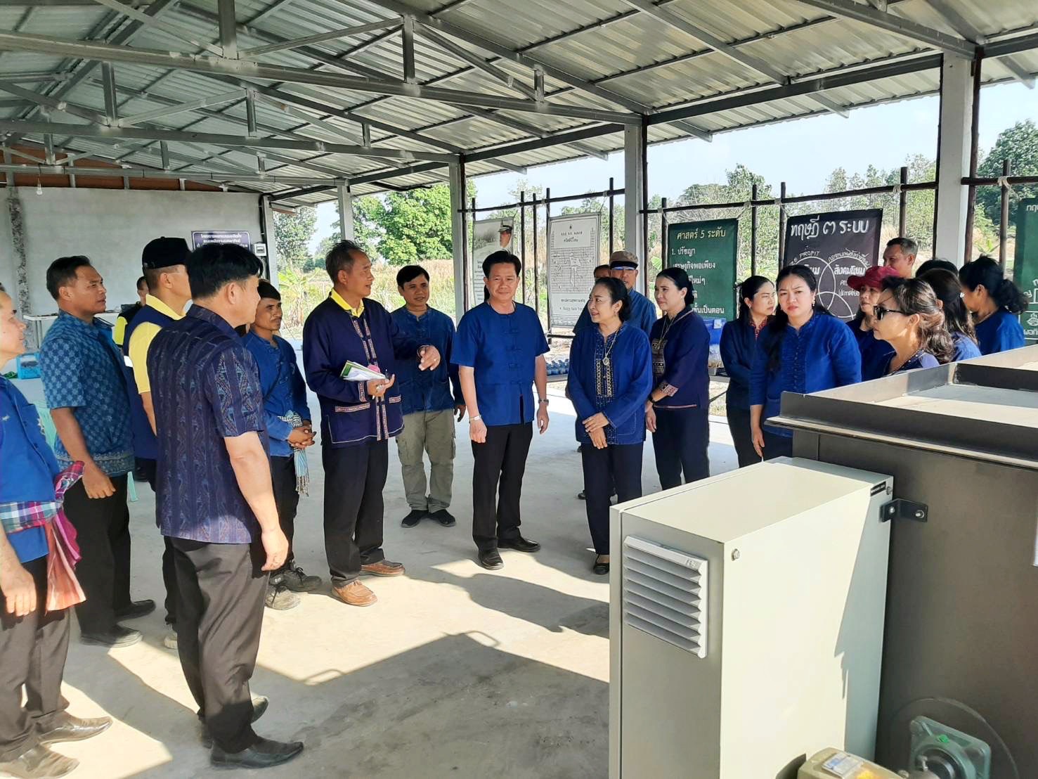 ผู้ว่า ฯ มหาสารคาม พร้อมนายกเหล่ากาชาด นำคณะหัวหน้าส่วนราชการ ลงพื้นที่ ติดตามผลการดำเนินงาน แปลง โคก หนอง นา พัฒนาชุมชน ศูนย์เรียนรู้ชุมชนต้นแบบการพัฒนาคุณภาพชีวิต (CLM ) ตำบลหนองเม็ก อำเภอนาเชือก จังหวัดมหาสารคาม เพื่อสนับสนุนและต่อยอดการดำเนินงานให้ต่อเนื่องอย่างยั่งยืน