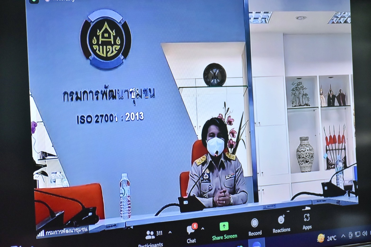 พช.มหาสารคาม พร้อมครัวเรือนเป้าหมาย เข้าร่วมโครงการฝึกอาชีพประชาชนพัฒนาคนทุกช่วงวัยตามหลักปรัชญาของเศรษฐกิจพอเพียง ผ่านทางระบบ Zoom Cloud Meeting