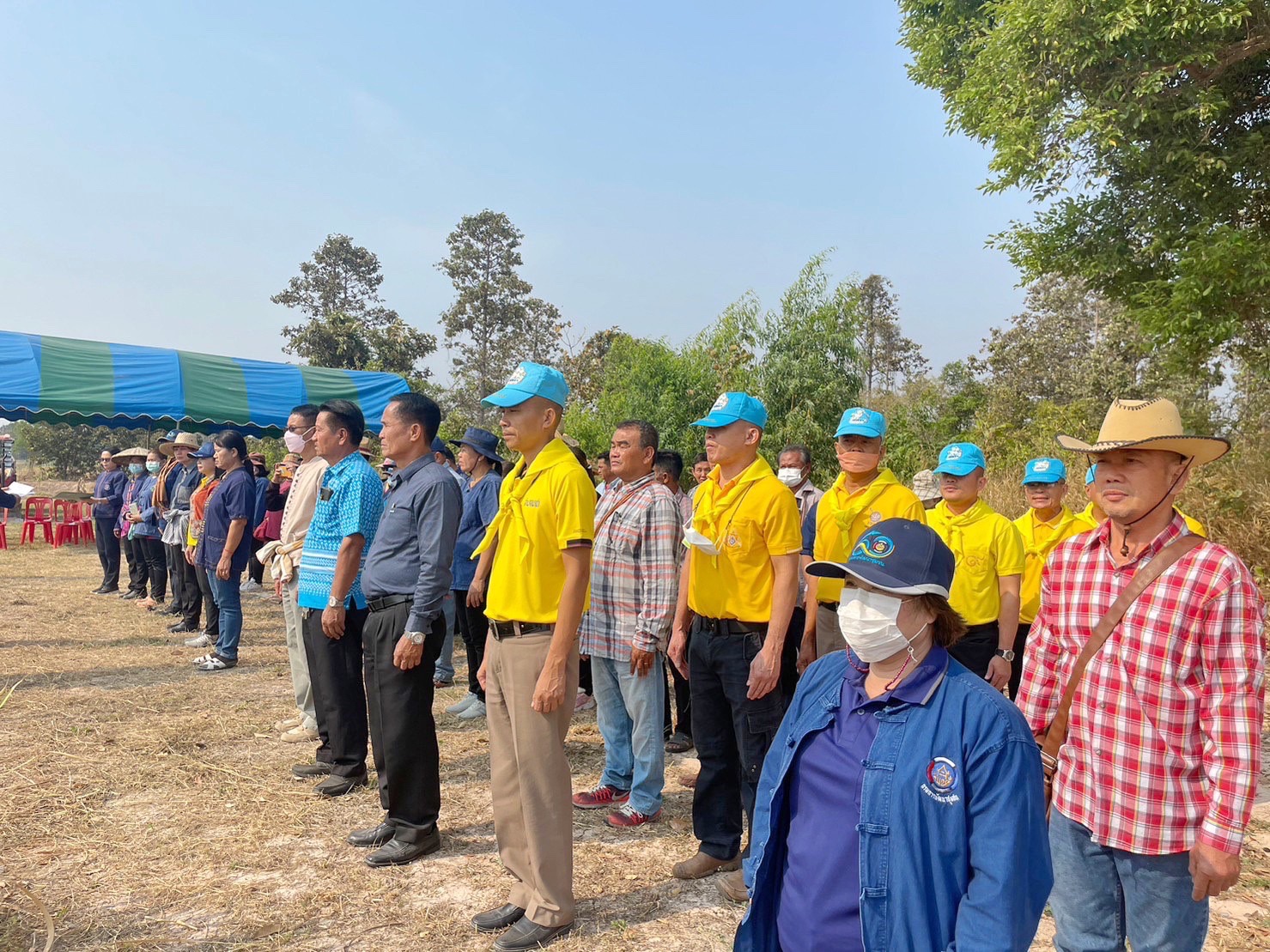 พช.มหาสารคาม ร่วมกับภาคีเครือข่ายโคกหนองนา จัดกิจกรรมเอามื้อสามัคคี ณ แปลงโคกหนองนา อำเภอแกดำ