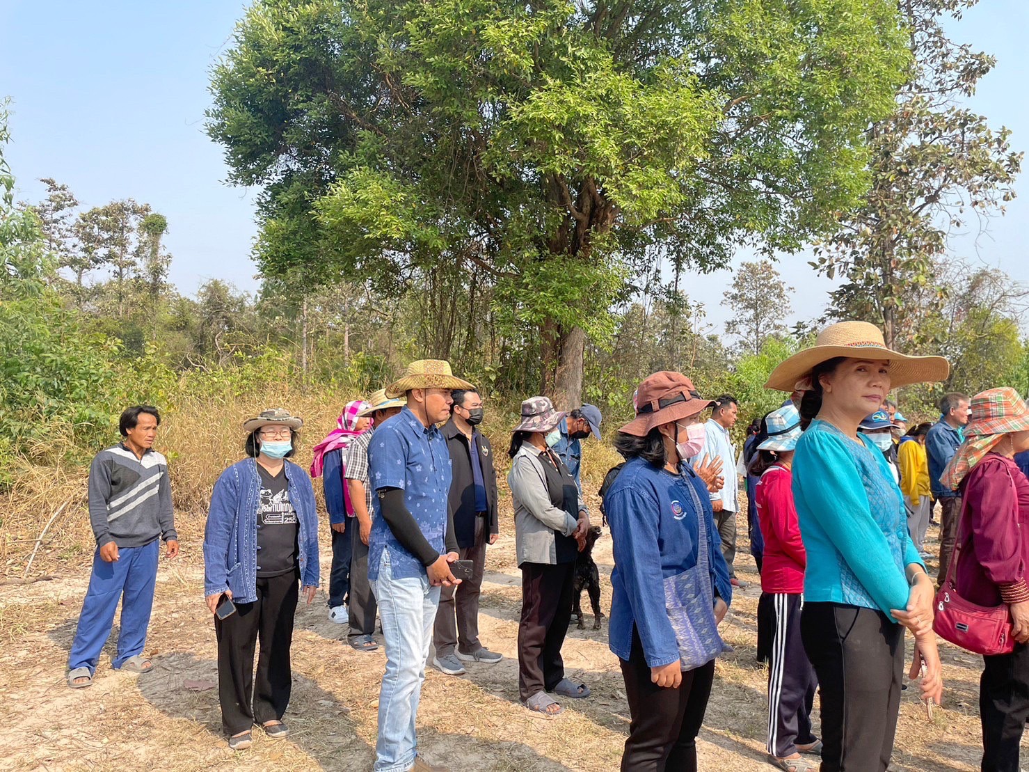 พช.มหาสารคาม ร่วมกับภาคีเครือข่ายโคกหนองนา จัดกิจกรรมเอามื้อสามัคคี ณ แปลงโคกหนองนา อำเภอแกดำ