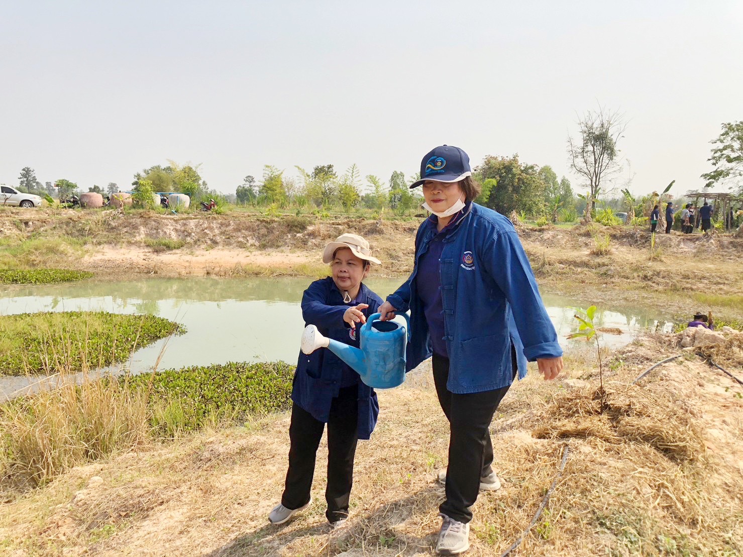 พช.มหาสารคาม ร่วมกับภาคีเครือข่ายโคกหนองนา จัดกิจกรรมเอามื้อสามัคคี ณ แปลงโคกหนองนา อำเภอแกดำ