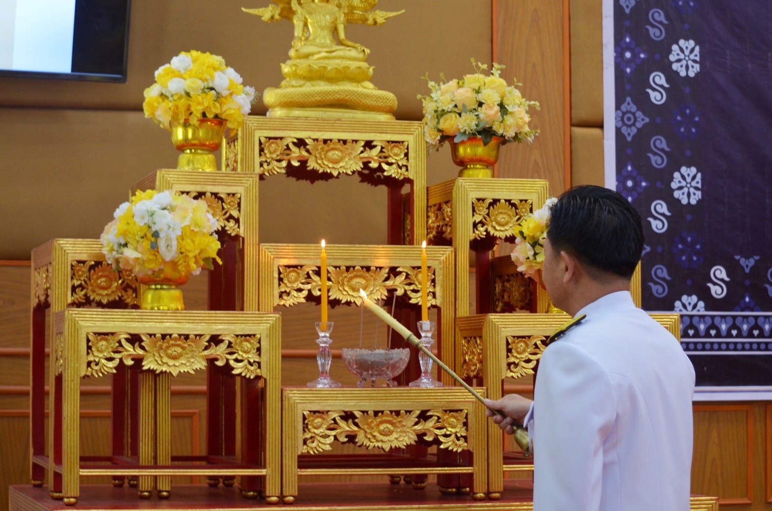 จังหวัดมหาสารคาม จัดพิธีมอบแบบลายผ้าพระราชทาน “ผ้าลายดอกรักราชกัญญา”