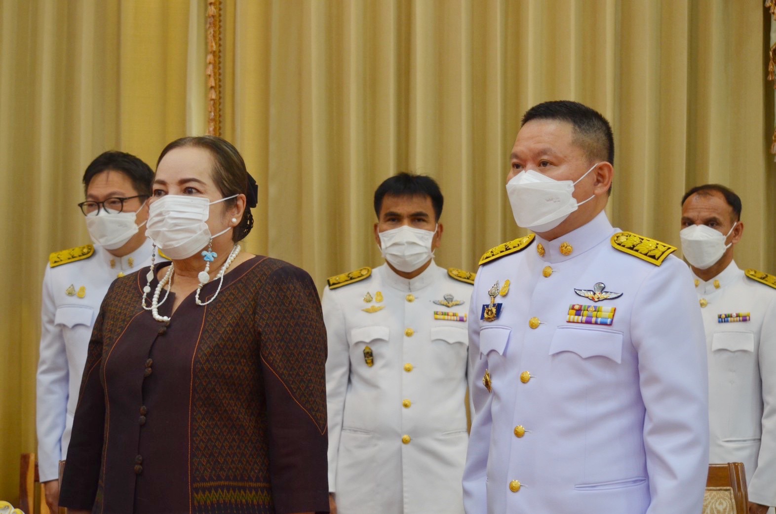 จังหวัดมหาสารคาม จัดพิธีมอบแบบลายผ้าพระราชทาน “ผ้าลายดอกรักราชกัญญา”