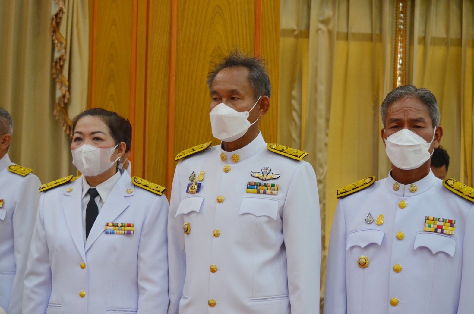 จังหวัดมหาสารคาม จัดพิธีมอบแบบลายผ้าพระราชทาน “ผ้าลายดอกรักราชกัญญา”