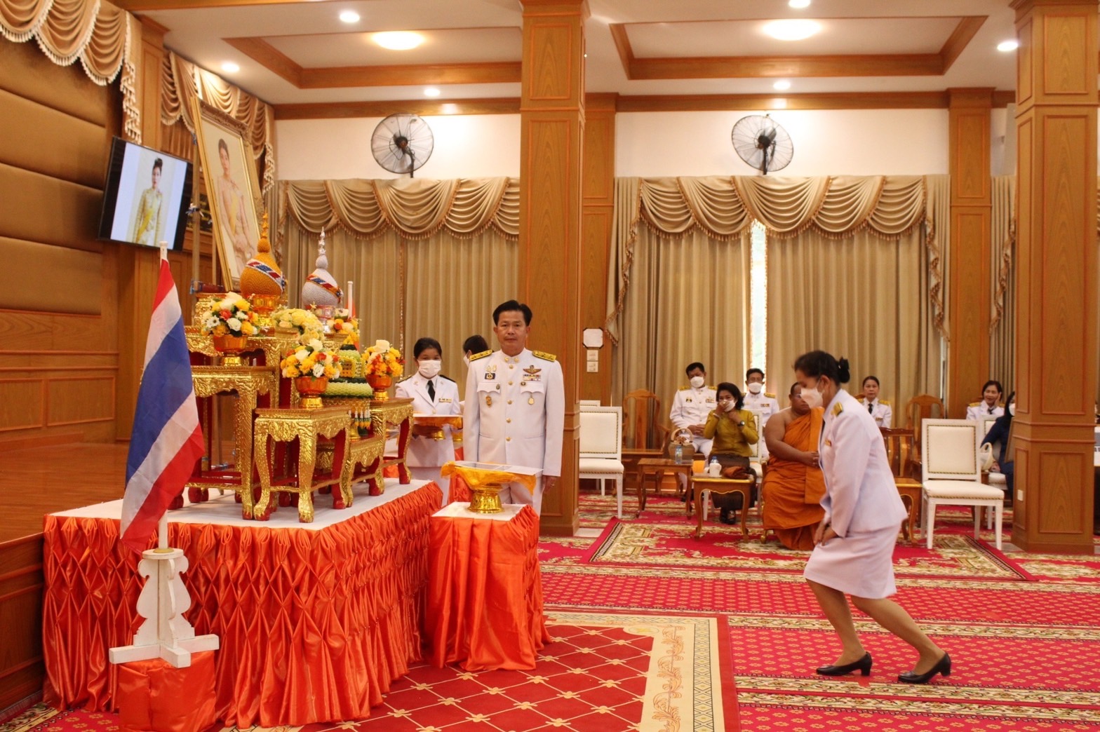 จังหวัดมหาสารคาม จัดพิธีมอบแบบลายผ้าพระราชทาน “ผ้าลายดอกรักราชกัญญา”