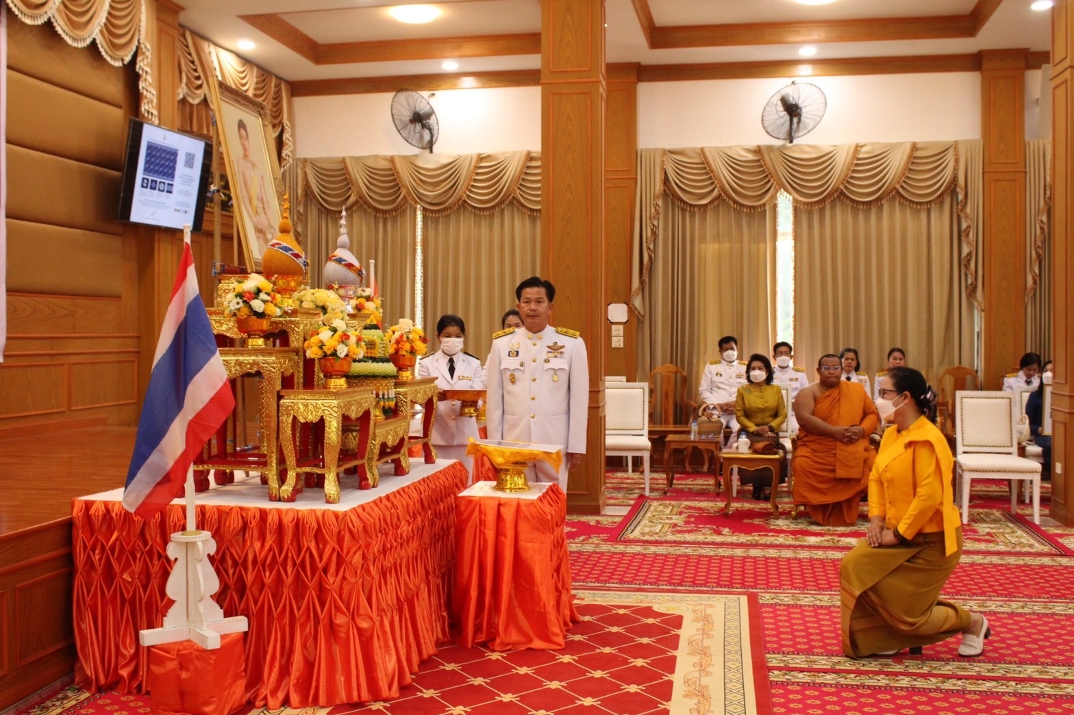 จังหวัดมหาสารคาม จัดพิธีมอบแบบลายผ้าพระราชทาน “ผ้าลายดอกรักราชกัญญา”