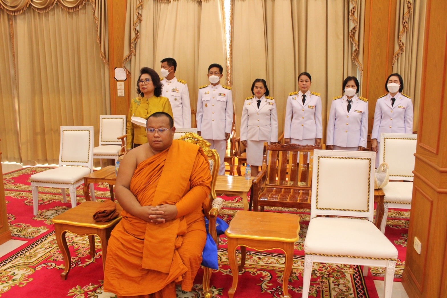 จังหวัดมหาสารคาม จัดพิธีมอบแบบลายผ้าพระราชทาน “ผ้าลายดอกรักราชกัญญา”