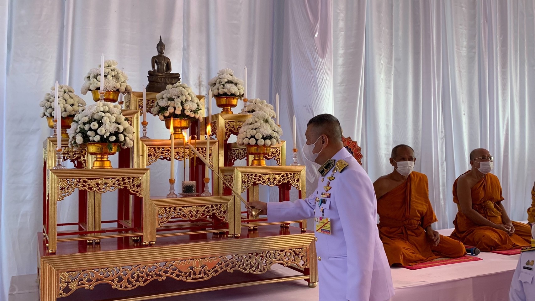 พลตรี กัลย์สรรค์ จันทรเสน ประจำสำนักพระราชวังพิเศษ ระดับ 10 ปฏิบัติหน้าที่รองผู้อำนวยการศูนย์อำนวยการใหญ่จิตอาสาพระราชทาน กำหนดจัดกิจกรรมพระราชทานในพื้นที่ ณ วัดใต้ดงใหญ่ ตำบลดงใหญ่ อำเภอวาปีปทุม จังหวัดมหาสารคาม : พช.มหาสารคาม ร่วมกับ เครือข่าย โคก หนอง นา และกลุ่มอาชีพ จัดแสดงนิทรรศการและจำหน่ายผลผลิต และ ผลิตภัณฑ์ชุมชน ในกิจกรรมพระราชทาน ด้วย