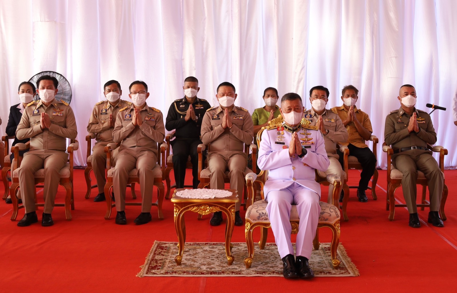 พลตรี กัลย์สรรค์ จันทรเสน ประจำสำนักพระราชวังพิเศษ ระดับ 10 ปฏิบัติหน้าที่รองผู้อำนวยการศูนย์อำนวยการใหญ่จิตอาสาพระราชทาน กำหนดจัดกิจกรรมพระราชทานในพื้นที่ ณ วัดใต้ดงใหญ่ ตำบลดงใหญ่ อำเภอวาปีปทุม จังหวัดมหาสารคาม : พช.มหาสารคาม ร่วมกับ เครือข่าย โคก หนอง นา และกลุ่มอาชีพ จัดแสดงนิทรรศการและจำหน่ายผลผลิต และ ผลิตภัณฑ์ชุมชน ในกิจกรรมพระราชทาน ด้วย