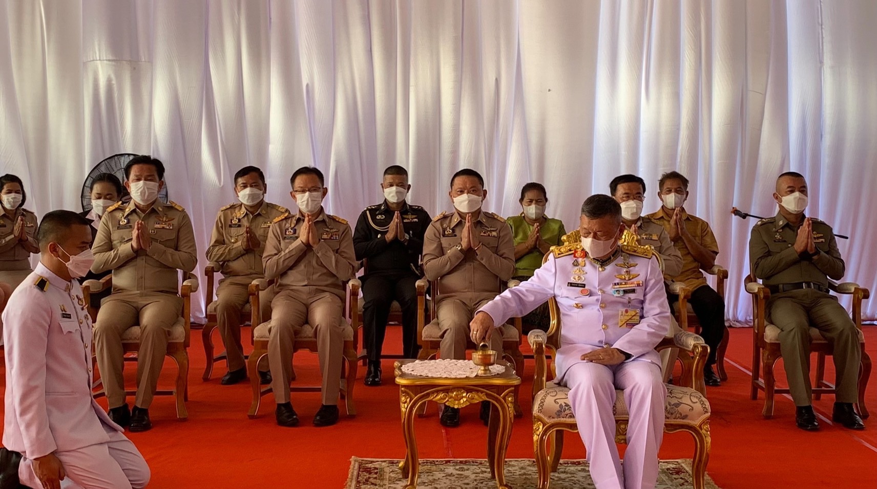 พลตรี กัลย์สรรค์ จันทรเสน ประจำสำนักพระราชวังพิเศษ ระดับ 10 ปฏิบัติหน้าที่รองผู้อำนวยการศูนย์อำนวยการใหญ่จิตอาสาพระราชทาน กำหนดจัดกิจกรรมพระราชทานในพื้นที่ ณ วัดใต้ดงใหญ่ ตำบลดงใหญ่ อำเภอวาปีปทุม จังหวัดมหาสารคาม : พช.มหาสารคาม ร่วมกับ เครือข่าย โคก หนอง นา และกลุ่มอาชีพ จัดแสดงนิทรรศการและจำหน่ายผลผลิต และ ผลิตภัณฑ์ชุมชน ในกิจกรรมพระราชทาน ด้วย
