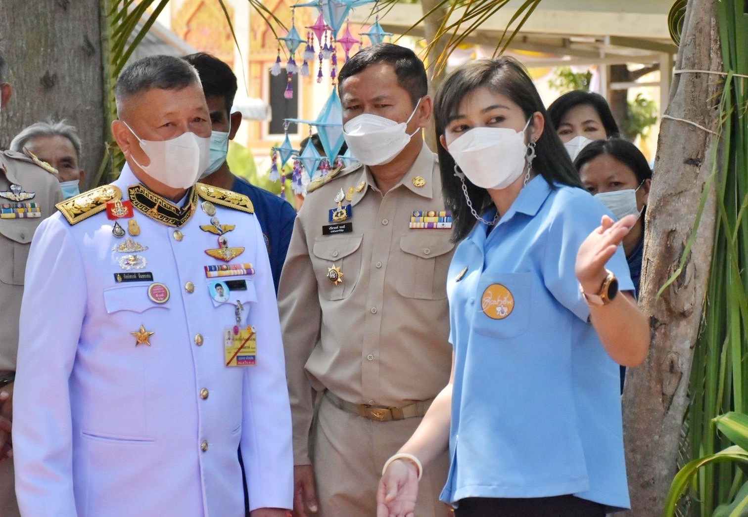 พลตรี กัลย์สรรค์ จันทรเสน ประจำสำนักพระราชวังพิเศษ ระดับ 10 ปฏิบัติหน้าที่รองผู้อำนวยการศูนย์อำนวยการใหญ่จิตอาสาพระราชทาน กำหนดจัดกิจกรรมพระราชทานในพื้นที่ ณ วัดใต้ดงใหญ่ ตำบลดงใหญ่ อำเภอวาปีปทุม จังหวัดมหาสารคาม : พช.มหาสารคาม ร่วมกับ เครือข่าย โคก หนอง นา และกลุ่มอาชีพ จัดแสดงนิทรรศการและจำหน่ายผลผลิต และ ผลิตภัณฑ์ชุมชน ในกิจกรรมพระราชทาน ด้วย